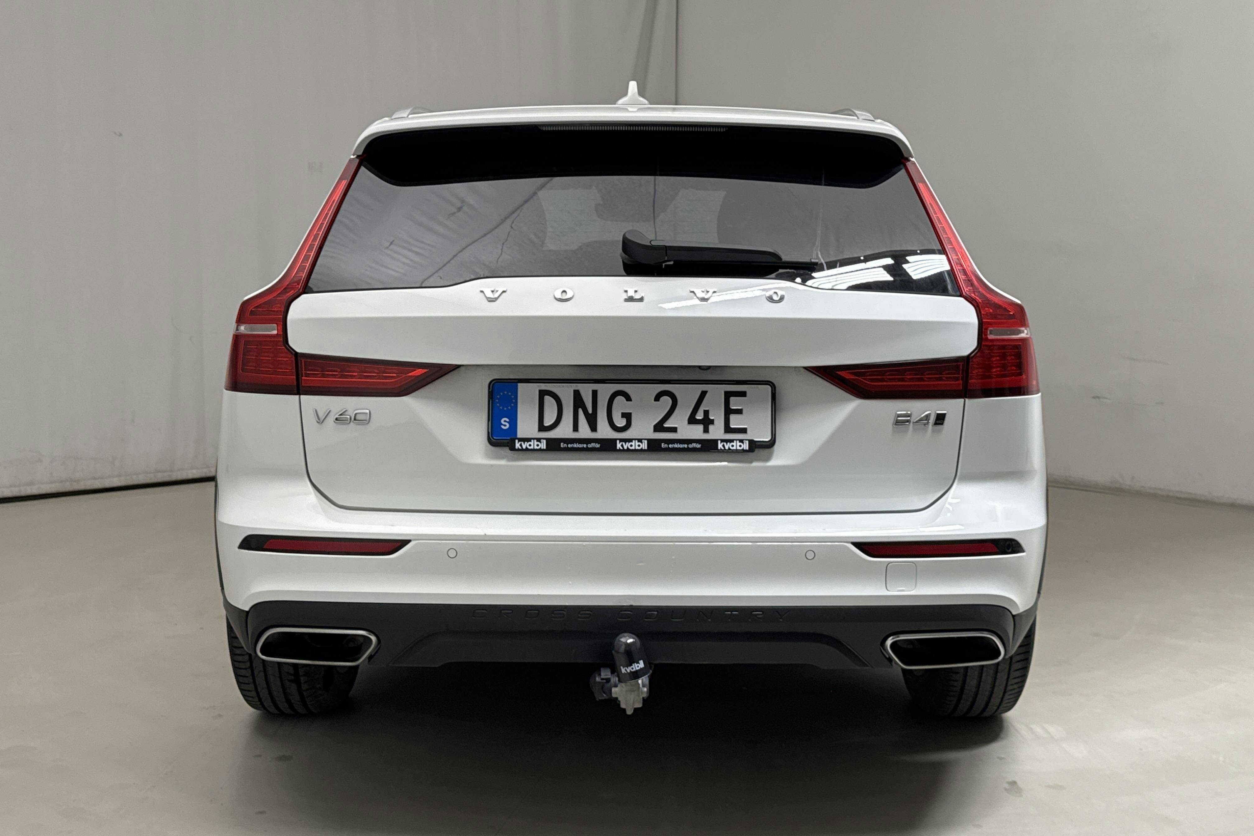 Volvo V60 B4 Cross Country AWD Mildhybrid, Diesel (197hk) - 9 996 mil - Automat - vit - 2021
