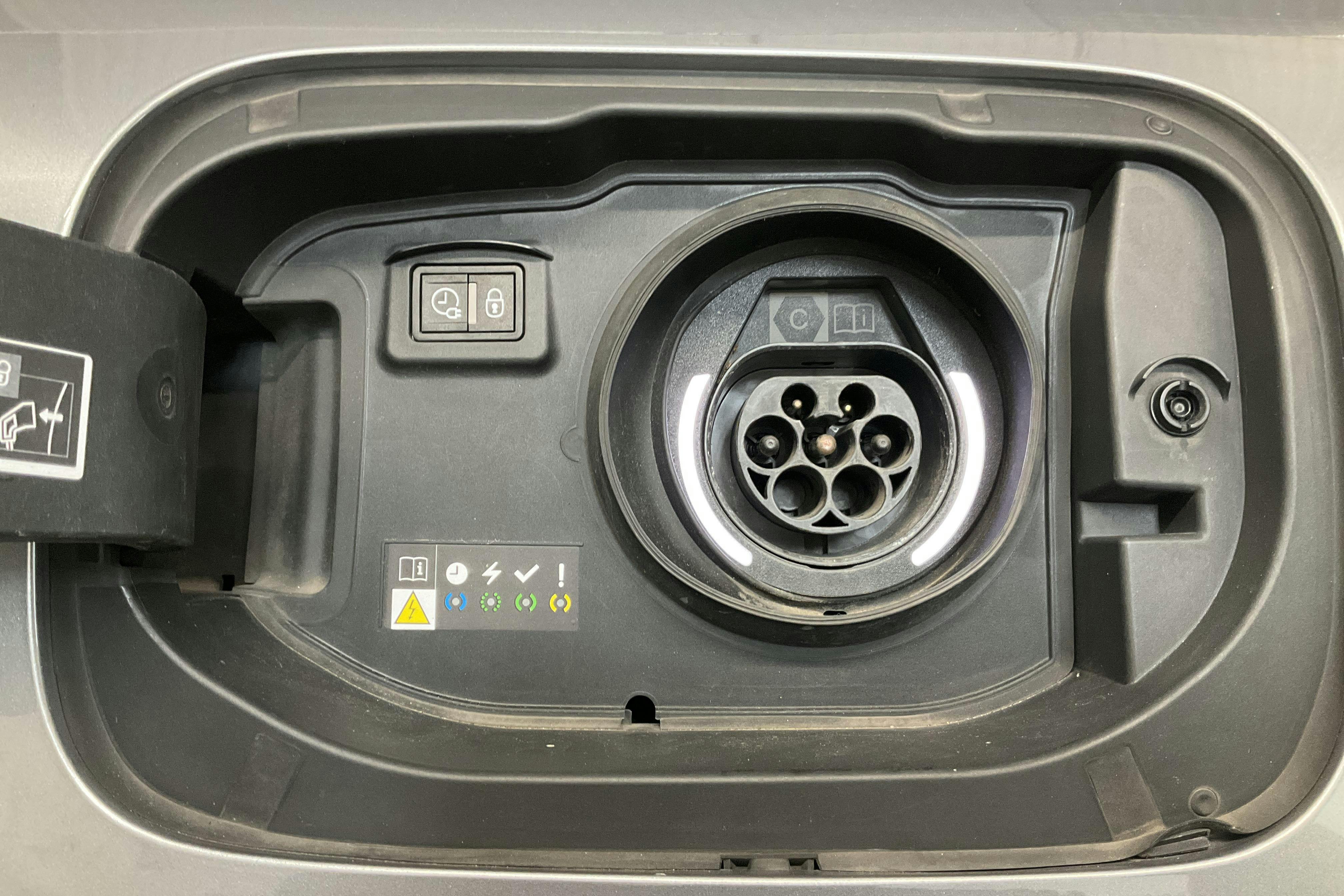Presentationsfoto 16 av 16: Citroën C5 X PHEV (225hk) - 15 880 mil - Automat - grå - 2023
