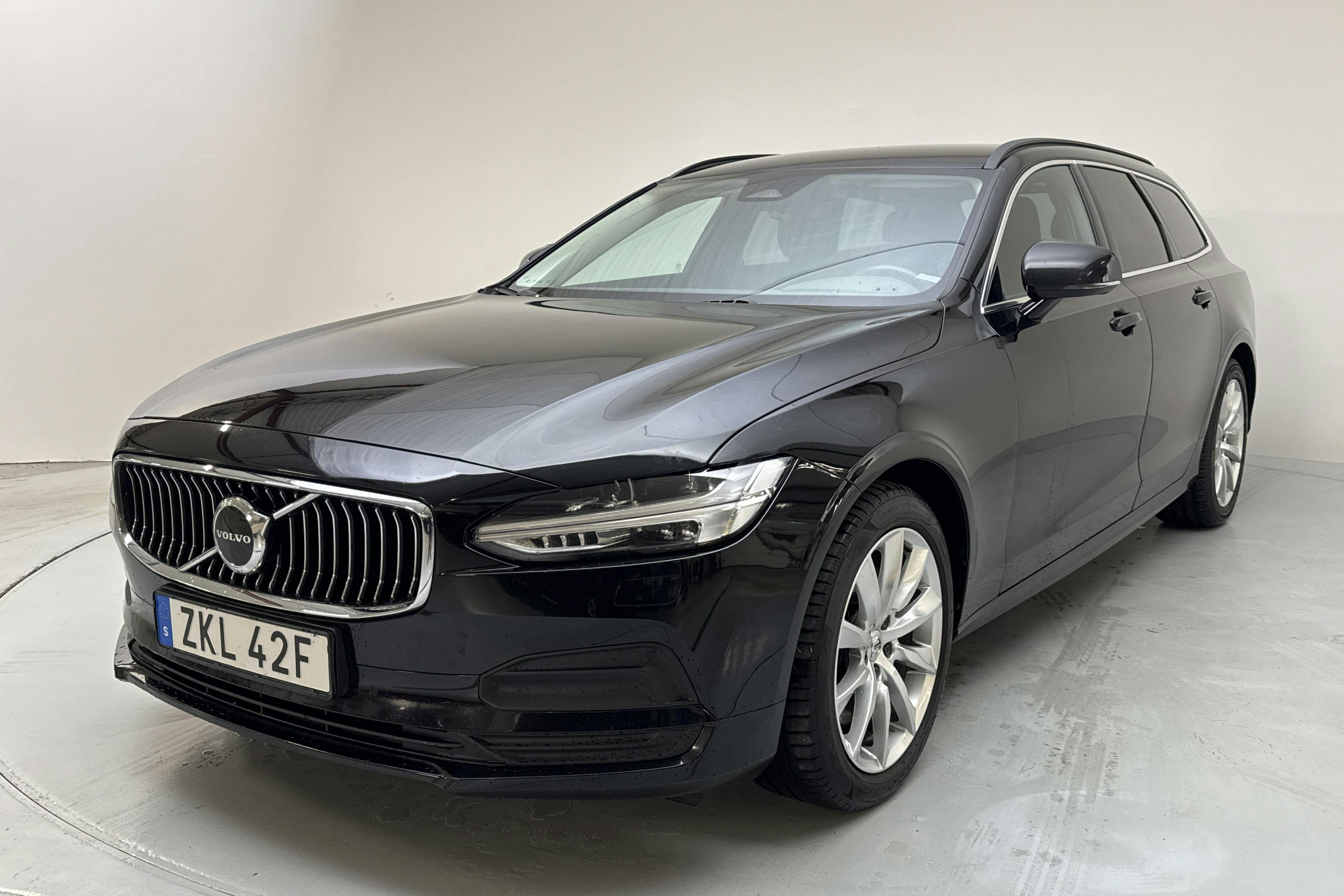Volvo V90 B4 AWD Mildhybrid, Diesel (190hk) - 114 300 km - Automatic - black - 2022