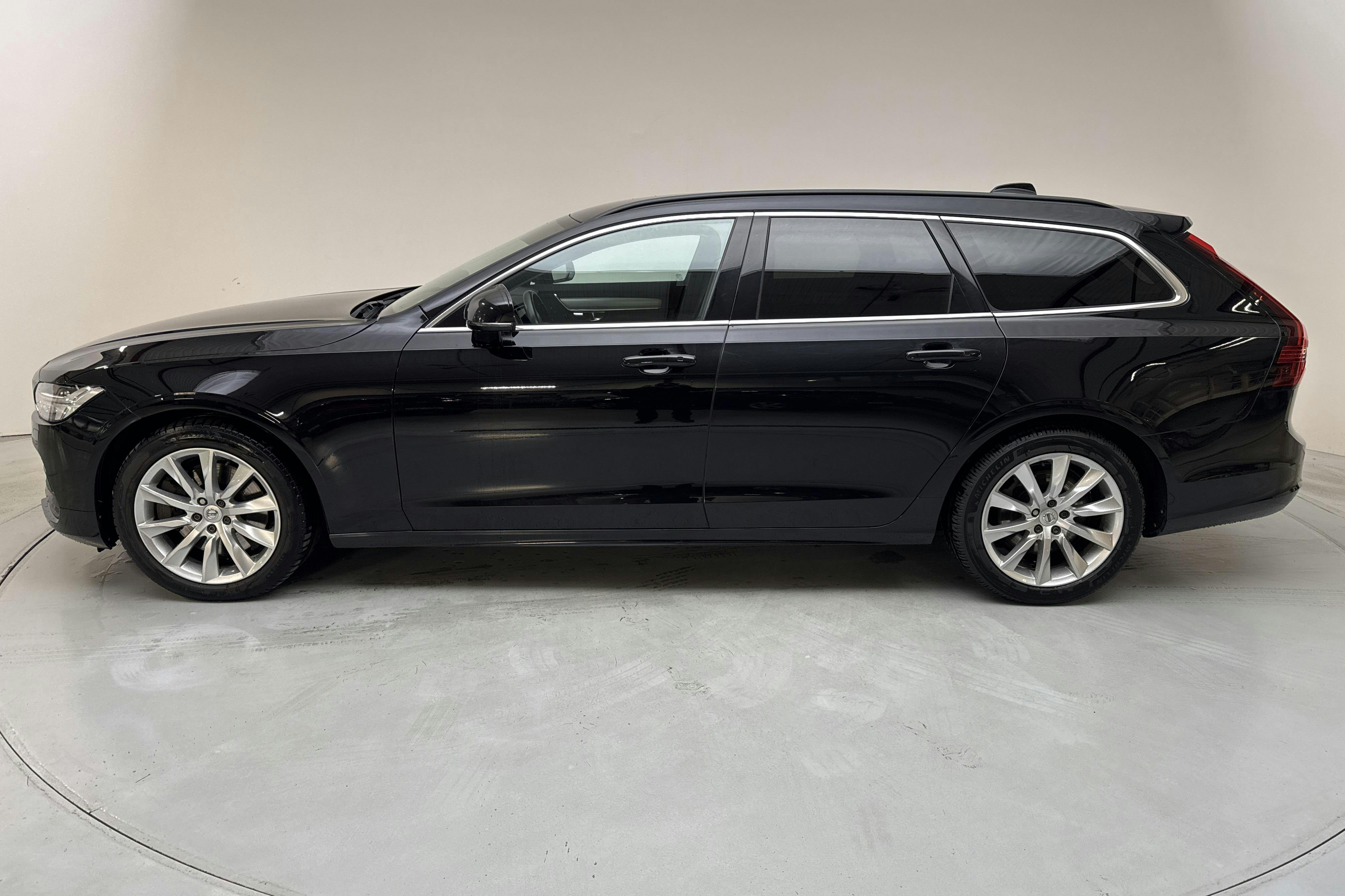 Volvo V90 B4 AWD Mildhybrid, Diesel (190hk) - 11 430 mil - Automat - svart - 2022