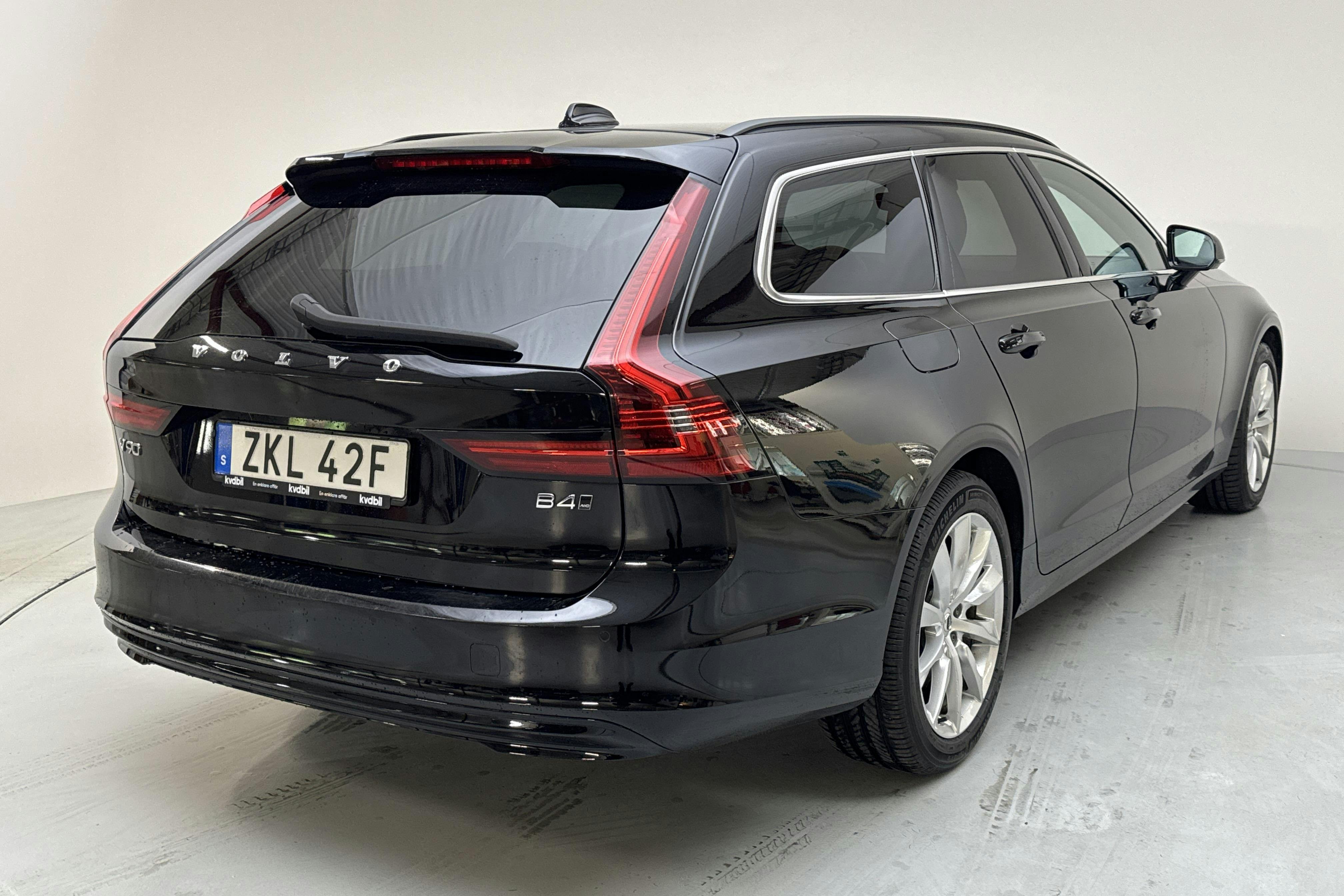 Volvo V90 B4 AWD Mildhybrid, Diesel (190hk) - 11 430 mil - Automat - svart - 2022