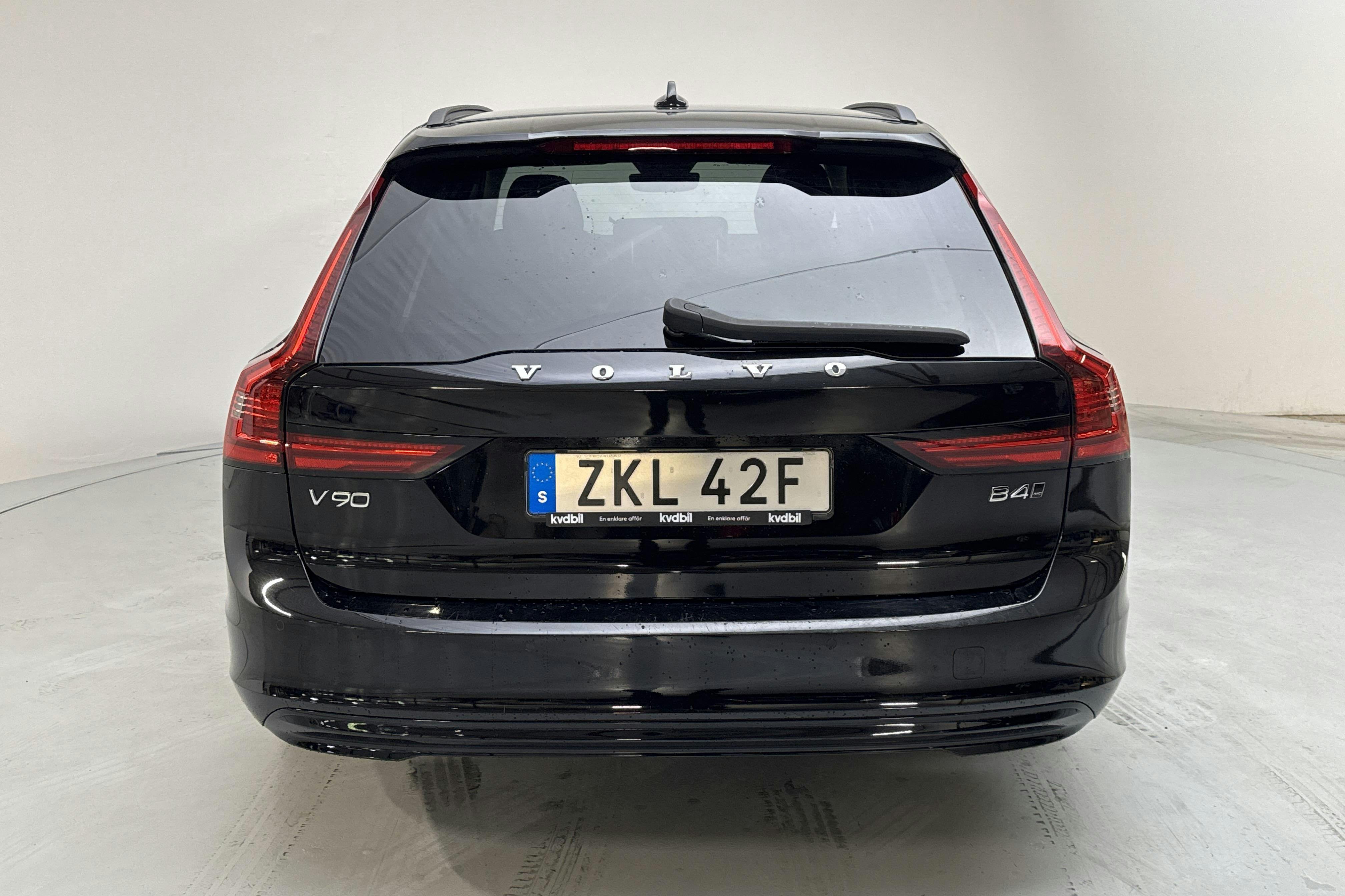 Volvo V90 B4 AWD Mildhybrid, Diesel (190hk) - 11 430 mil - Automat - svart - 2022