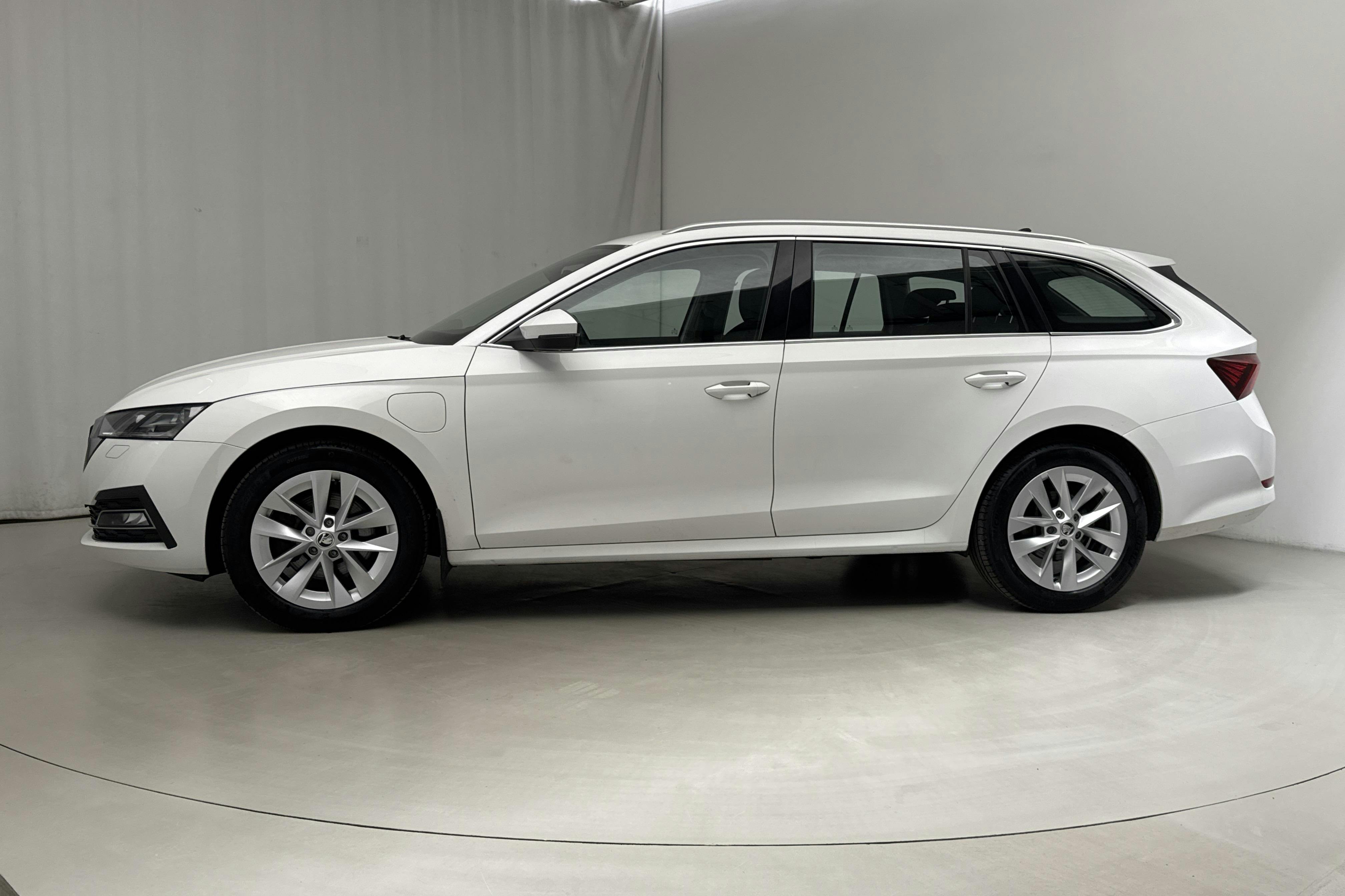 Skoda Octavia 1.4 iV PHEV Combi (204hk) - 89 930 km - Automatic - white - 2022