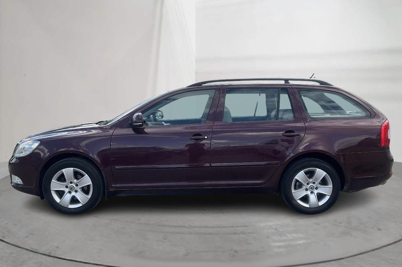 Skoda Octavia II 2.0 TDI Kombi 4X4 (140hk) - 22 717 mil - Manuell - Dark Red - 2010