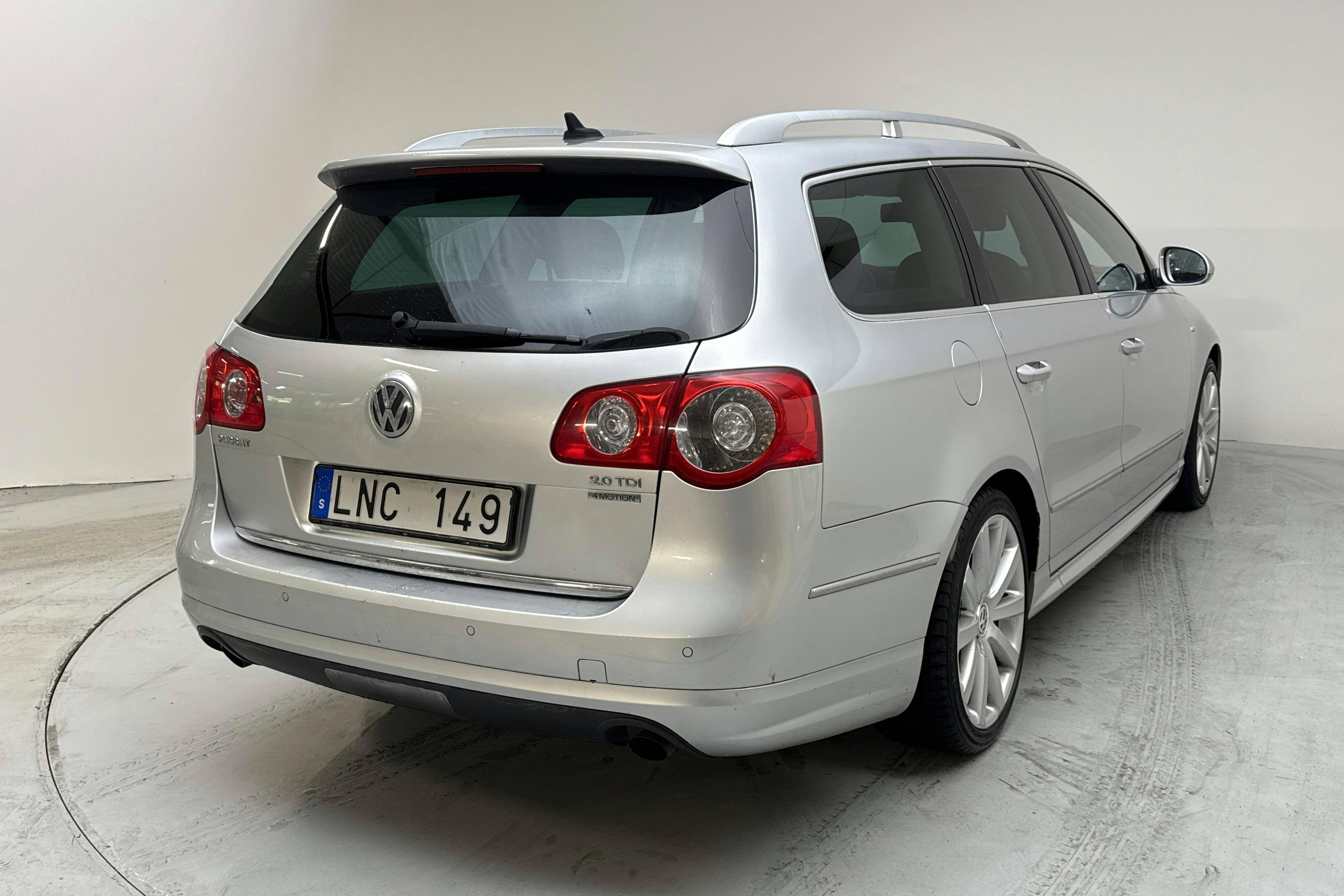 VW Passat 2.0 TDI 4-Motion Variant (170hk) - 18 208 mil - Automat - silver - 2010