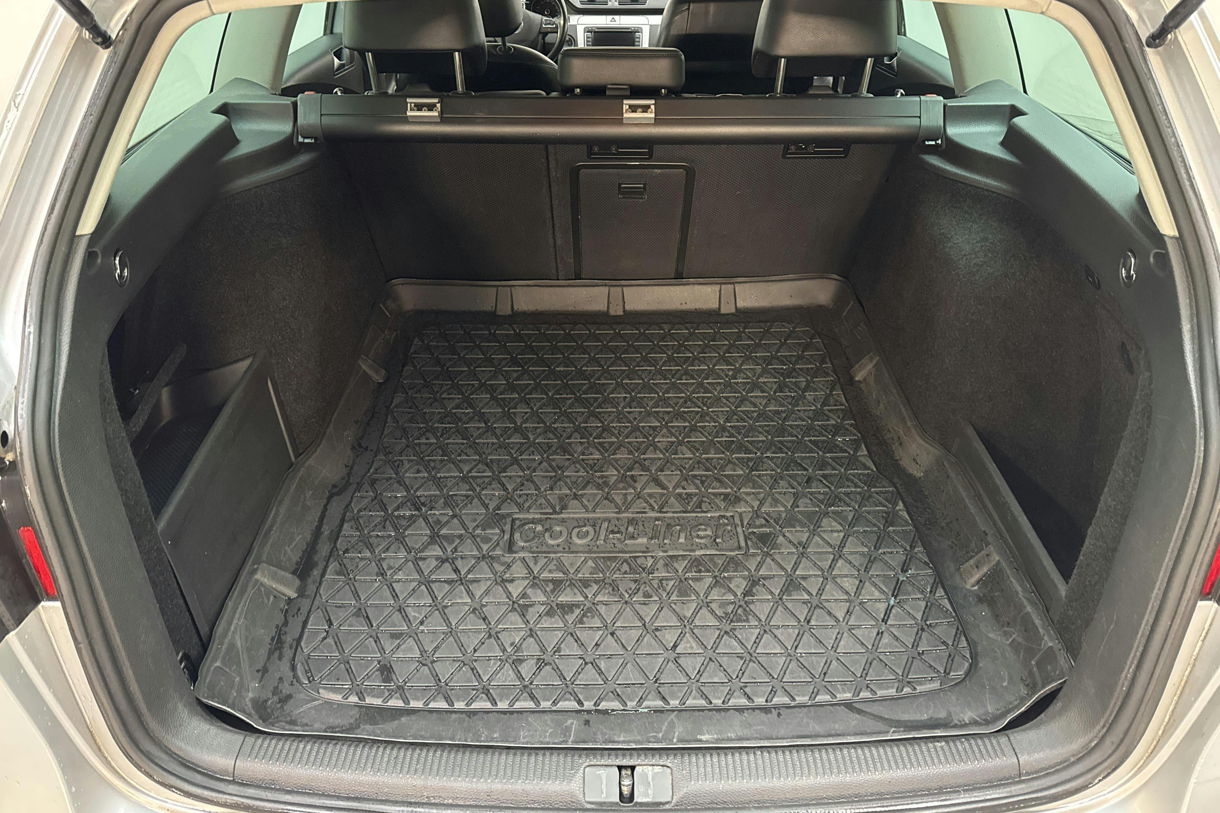 VW Passat 2.0 TDI 4-Motion Variant (170hk) - 18 208 mil - Automat - silver - 2010