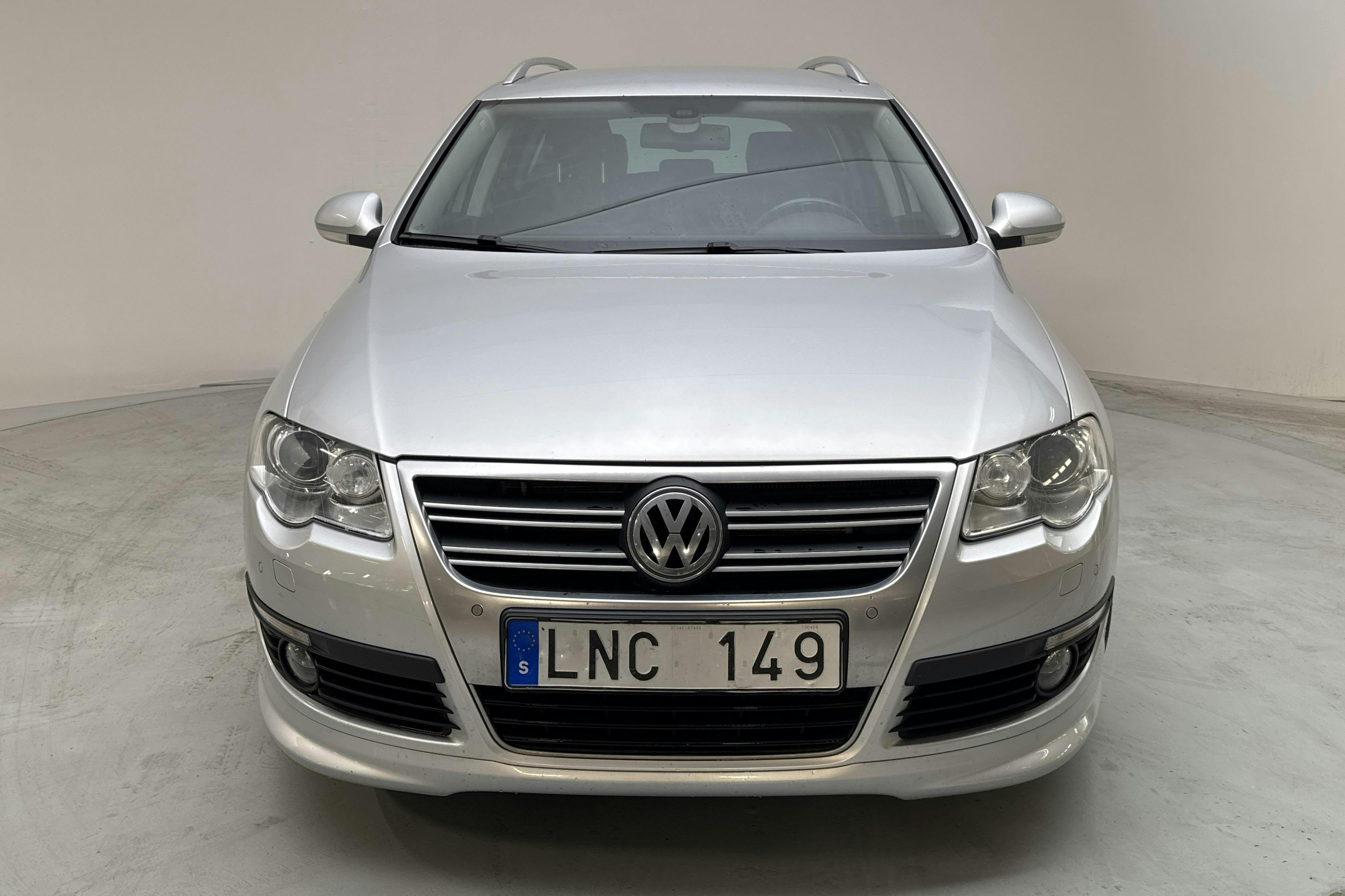 VW Passat 2.0 TDI 4-Motion Variant (170hk) - 18 208 mil - Automat - silver - 2010