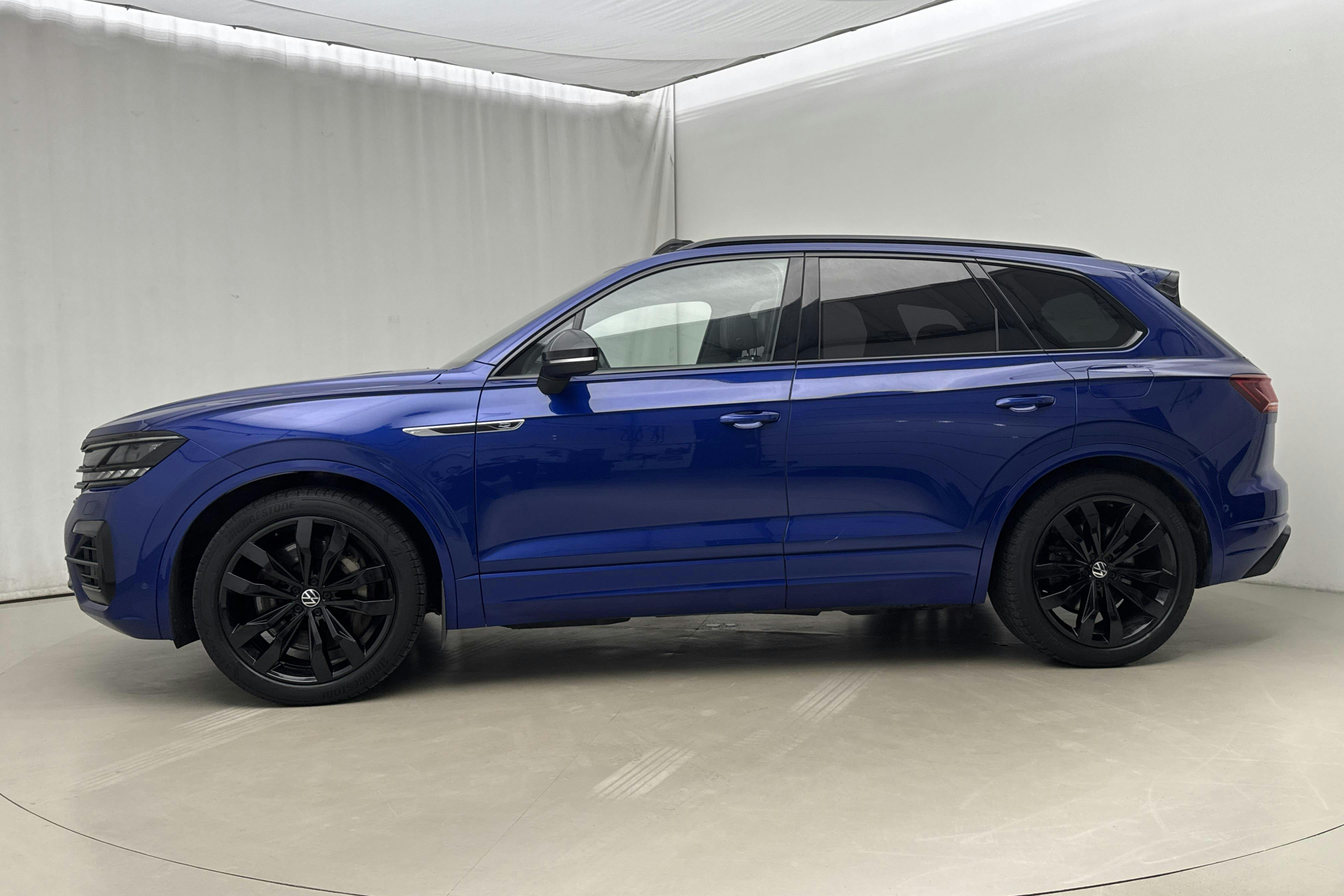 Presentationsfoto 2 av 26: VW Touareg R V6 TSI e-Hybrid 4Motion (462hk) - 10 230 mil - Automat - blå - 2021