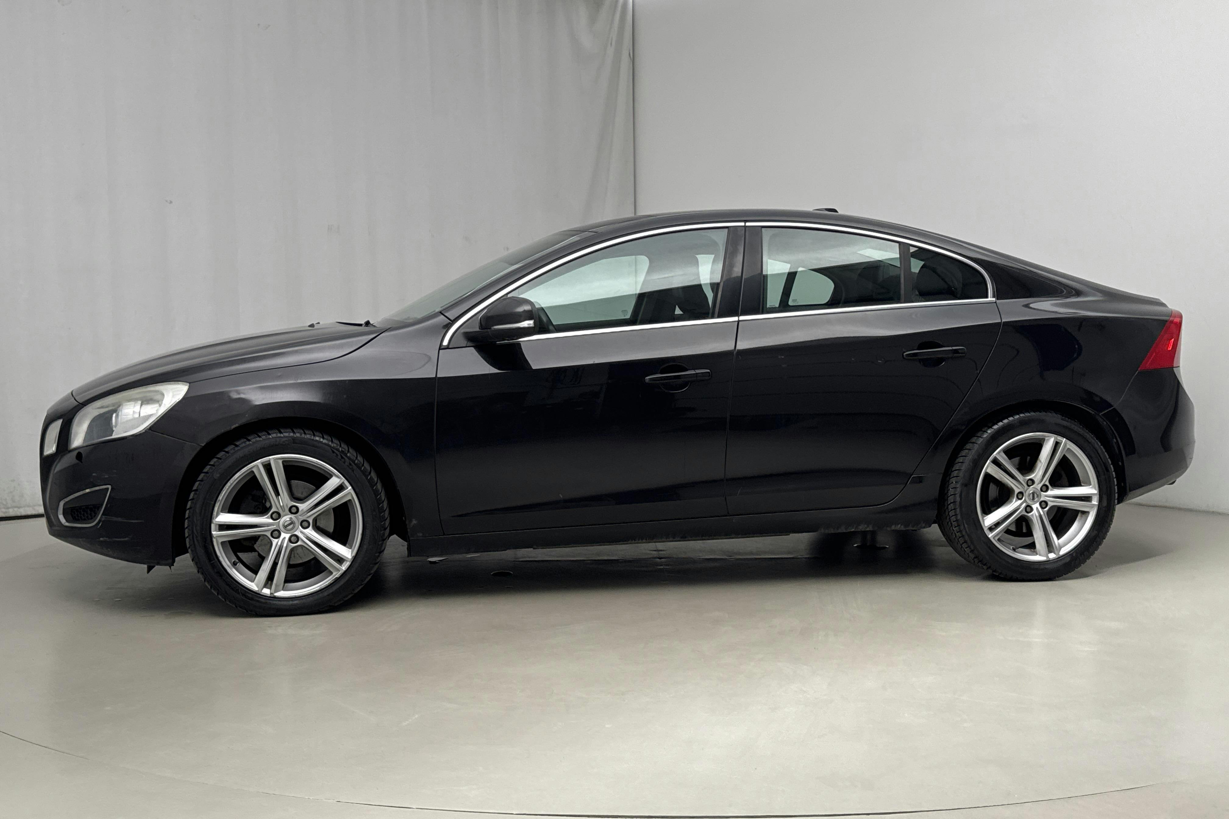 Presentation photo 2 of 13: Volvo S60 1.6D DRIVe (115hk) - 206 310 km - Manual - black - 2011