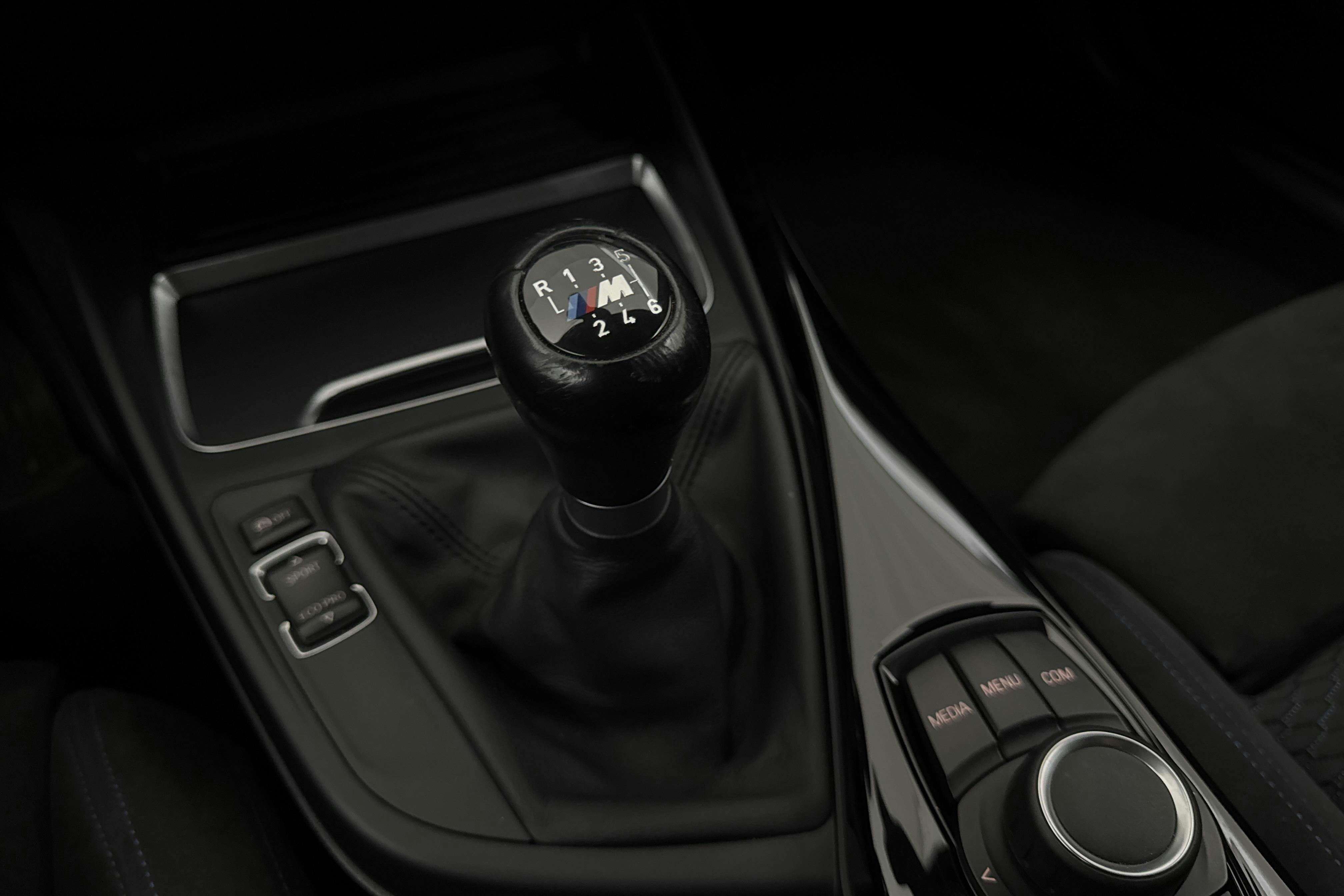 BMW 118d xDrive 5dr, F20 (150hk) - 8 213 mil - Manuell - vit - 2018