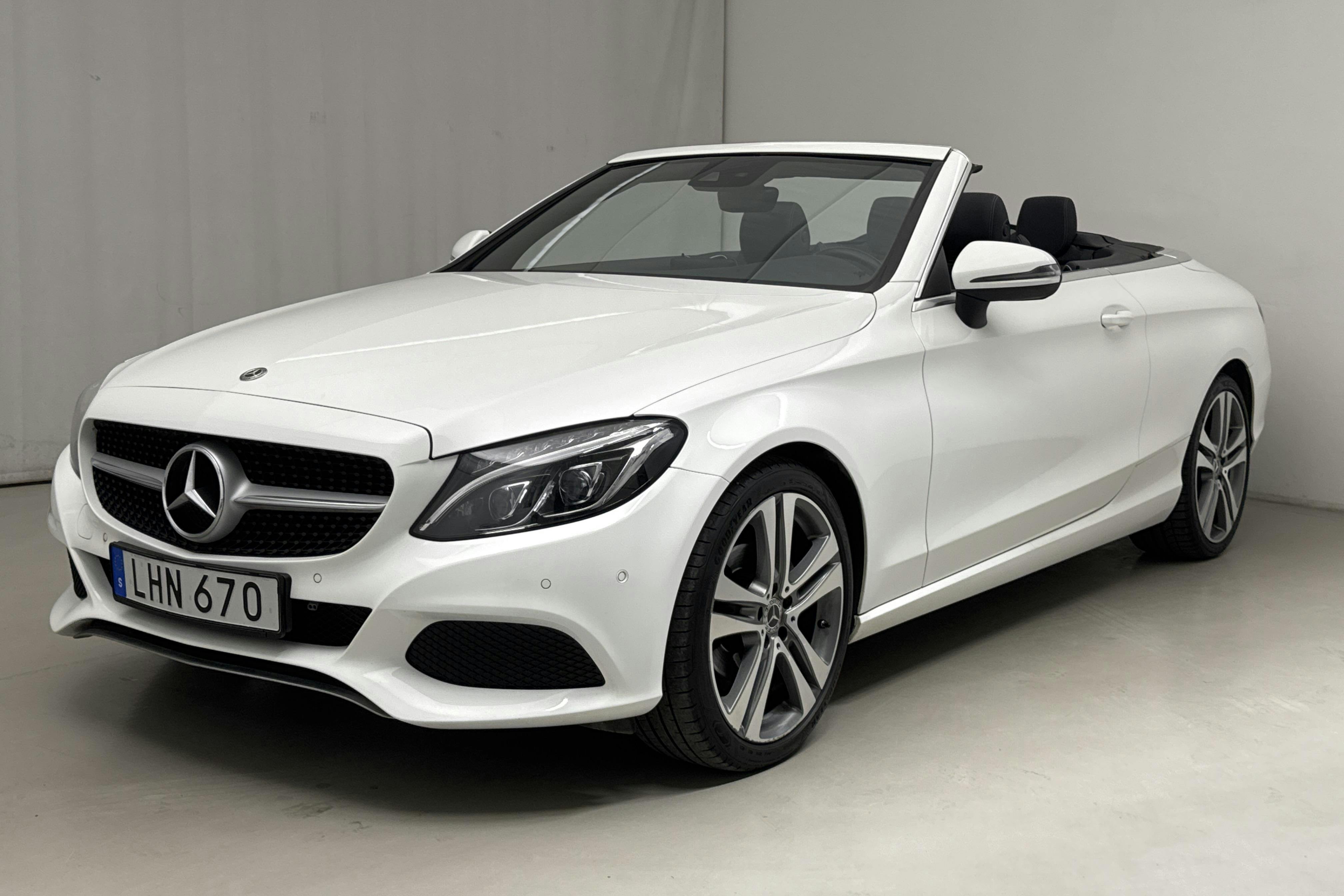 Mercedes C 180 Cabriolet A205 (156hk) - 115 060 km - Automatyczna - biały - 2017