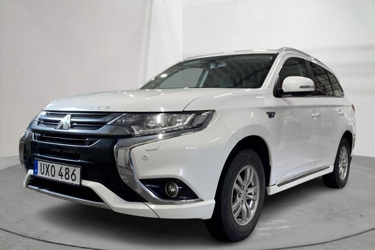 Mitsubishi Outlander 2.0 Plug-in Hybrid 4WD (121hk) - 23 457 mil - Automat - vit - 2016