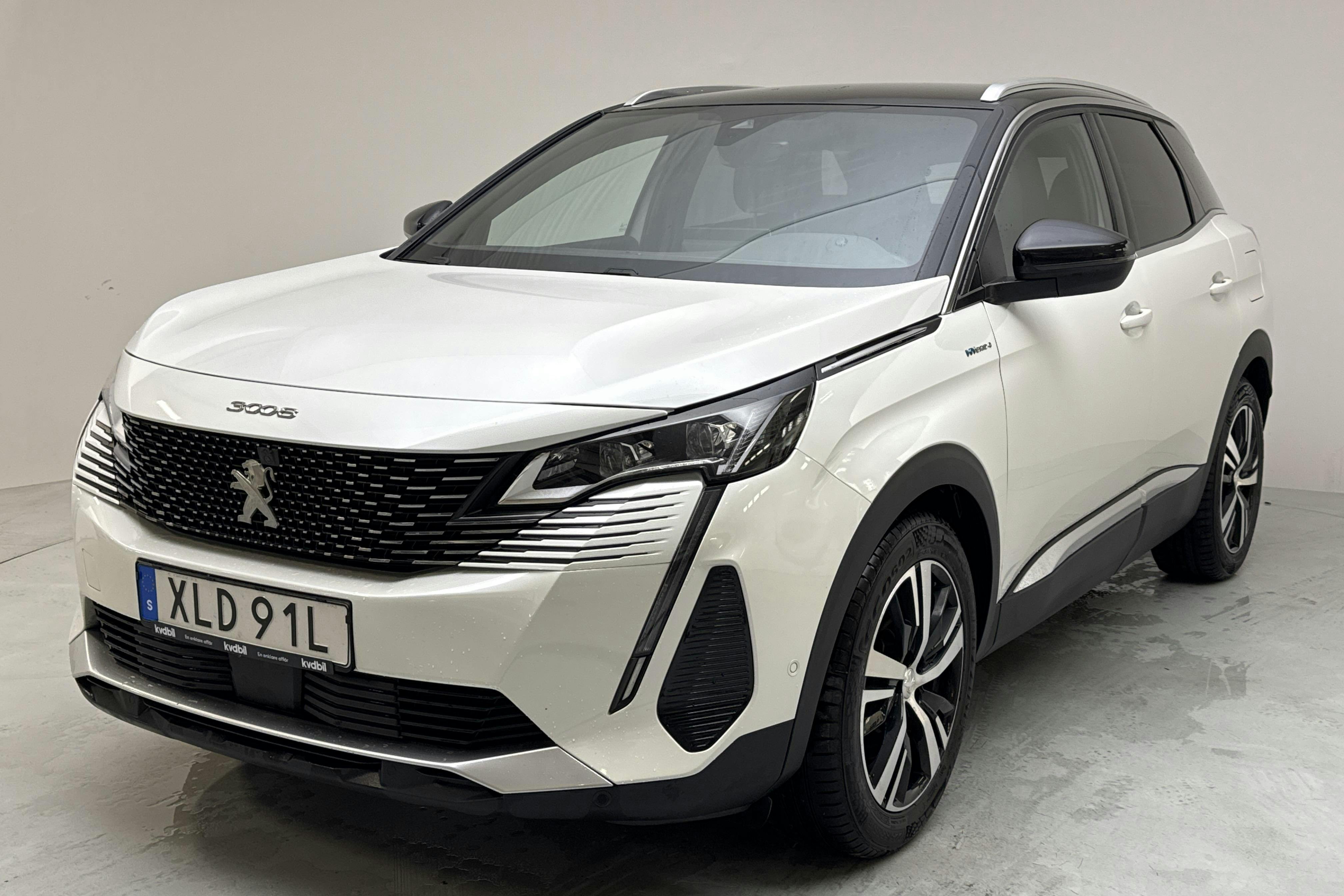 Peugeot 3008 1.6 Plug-in Hybrid 4 (300hk) - 8 157 mil - Automat - vit - 2021