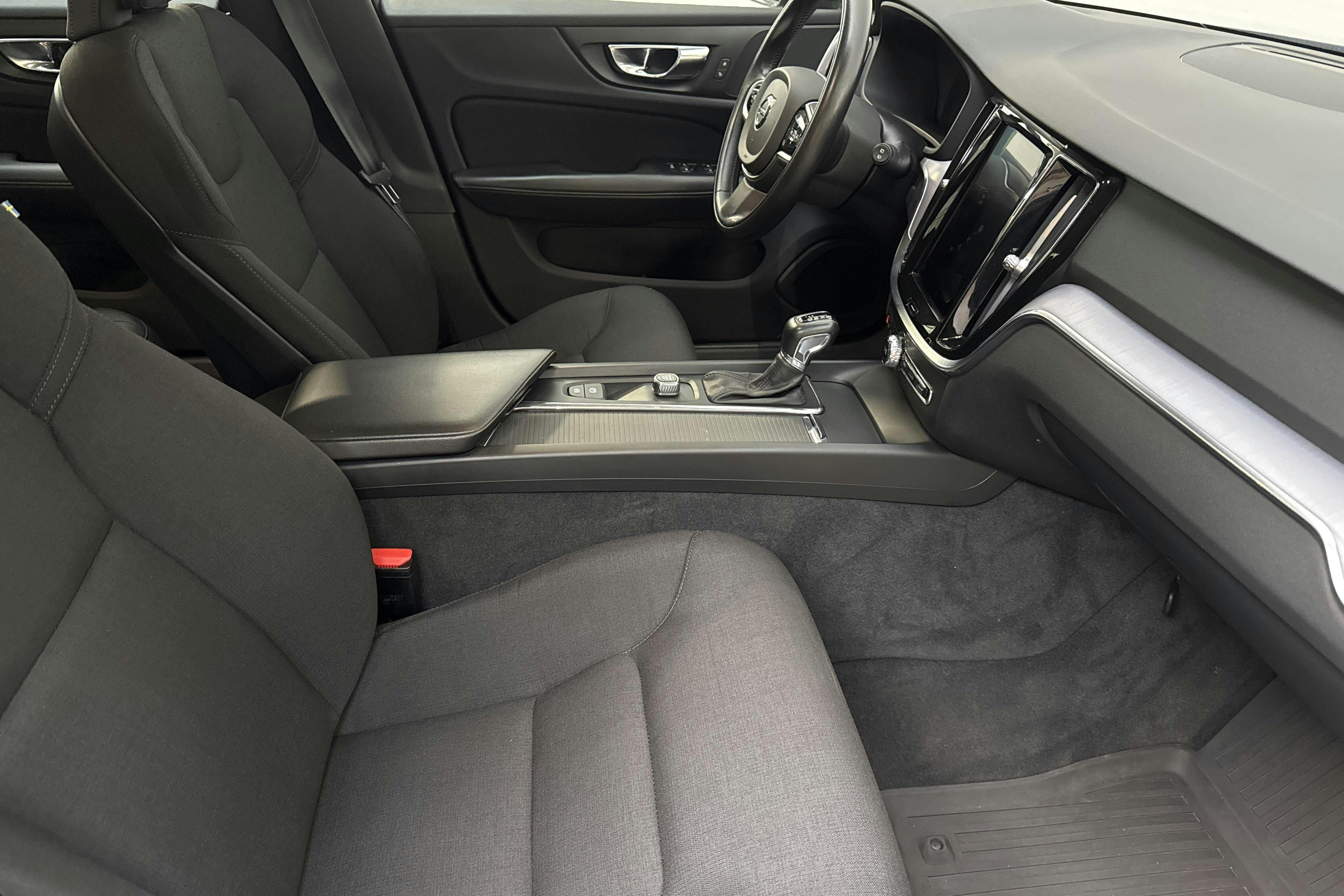 Volvo V60 D3 (150hk) - 13 538 mil - Automat - svart - 2020
