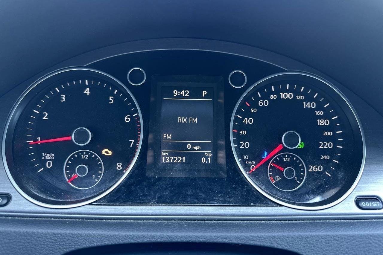 VW Passat 1.4 TSI EcoFuel Variant (150hk) - 13 722 mil - Automat - silver - 2013