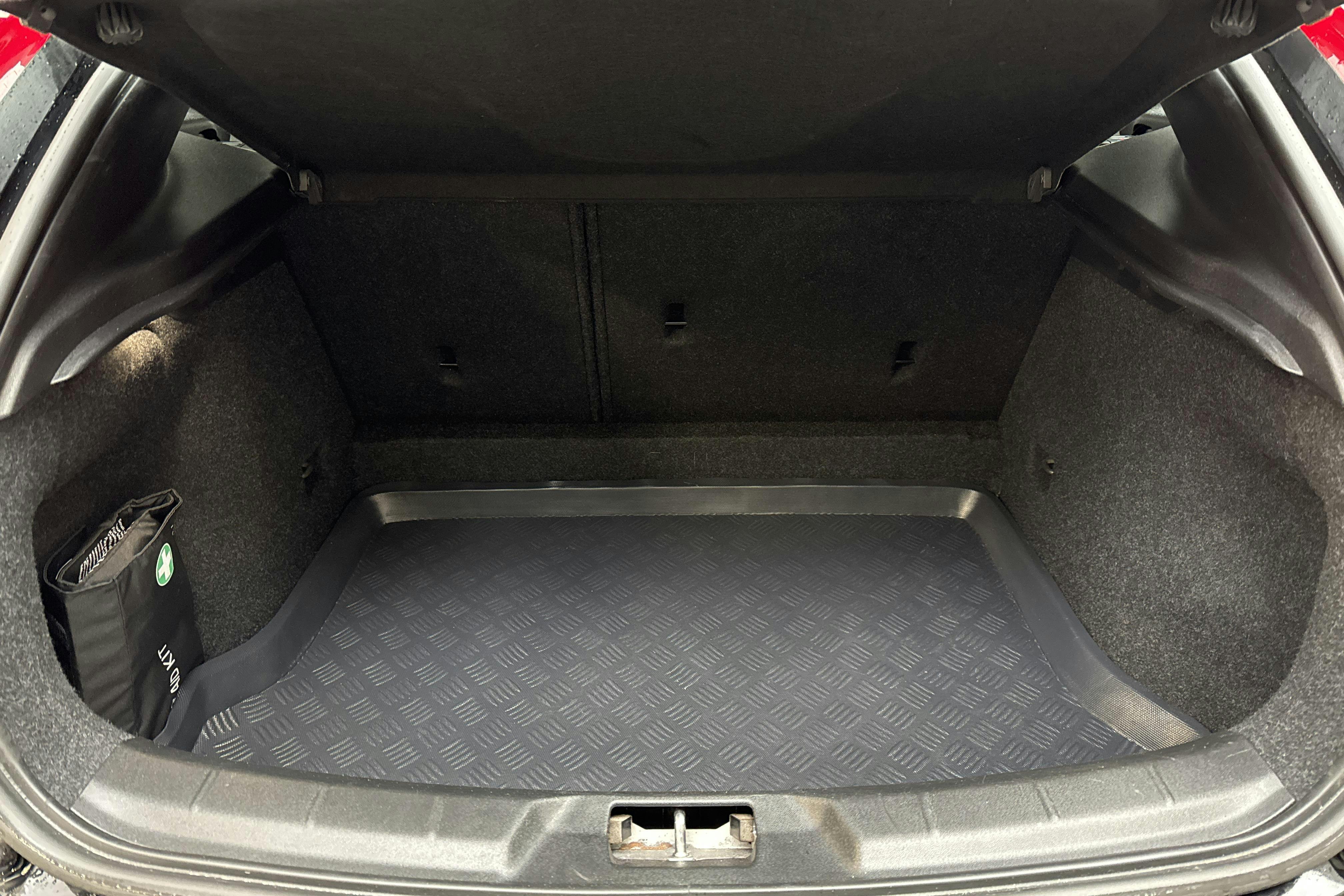 Volvo V40 Cross Country D2 (115hk) - 4 249 mil - Automat - svart - 2015
