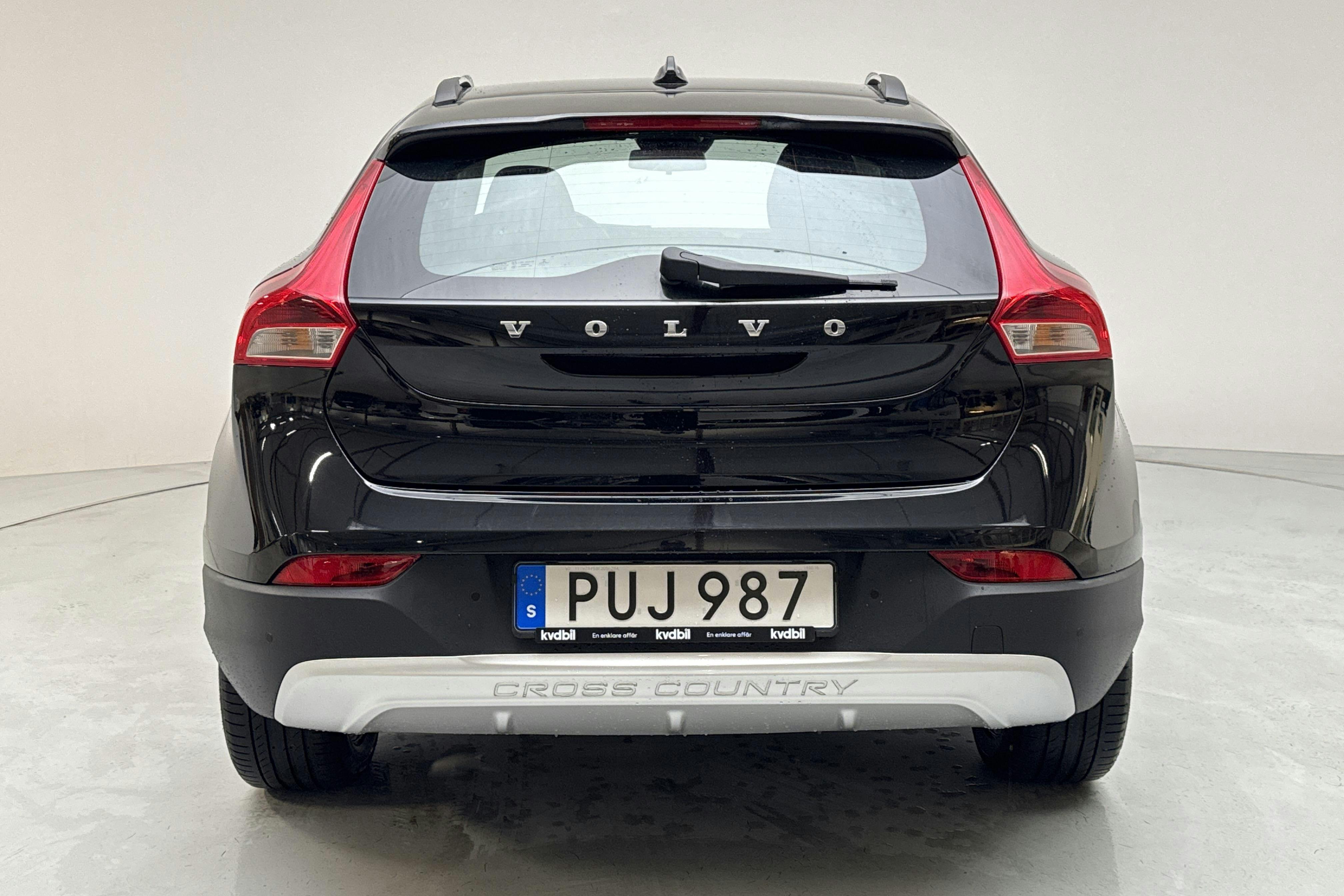 Volvo V40 Cross Country D2 (115hk) - 4 249 mil - Automat - svart - 2015