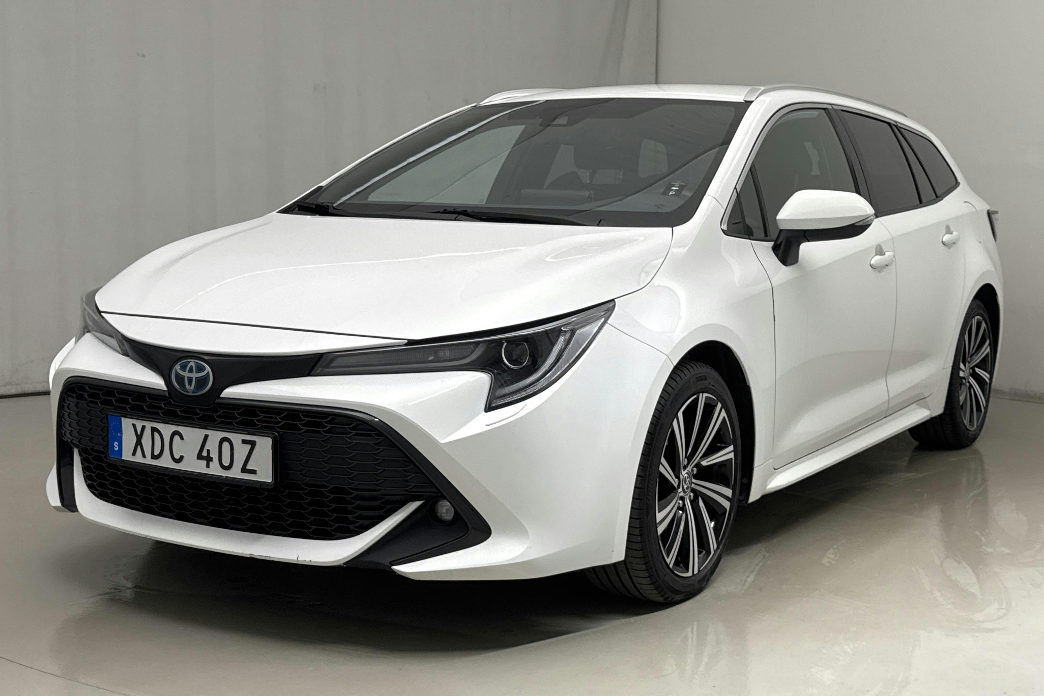 Toyota Corolla 1.8 Hybrid Touring Sports (122hk) - 115 830 km - Automatyczna - biały - 2022