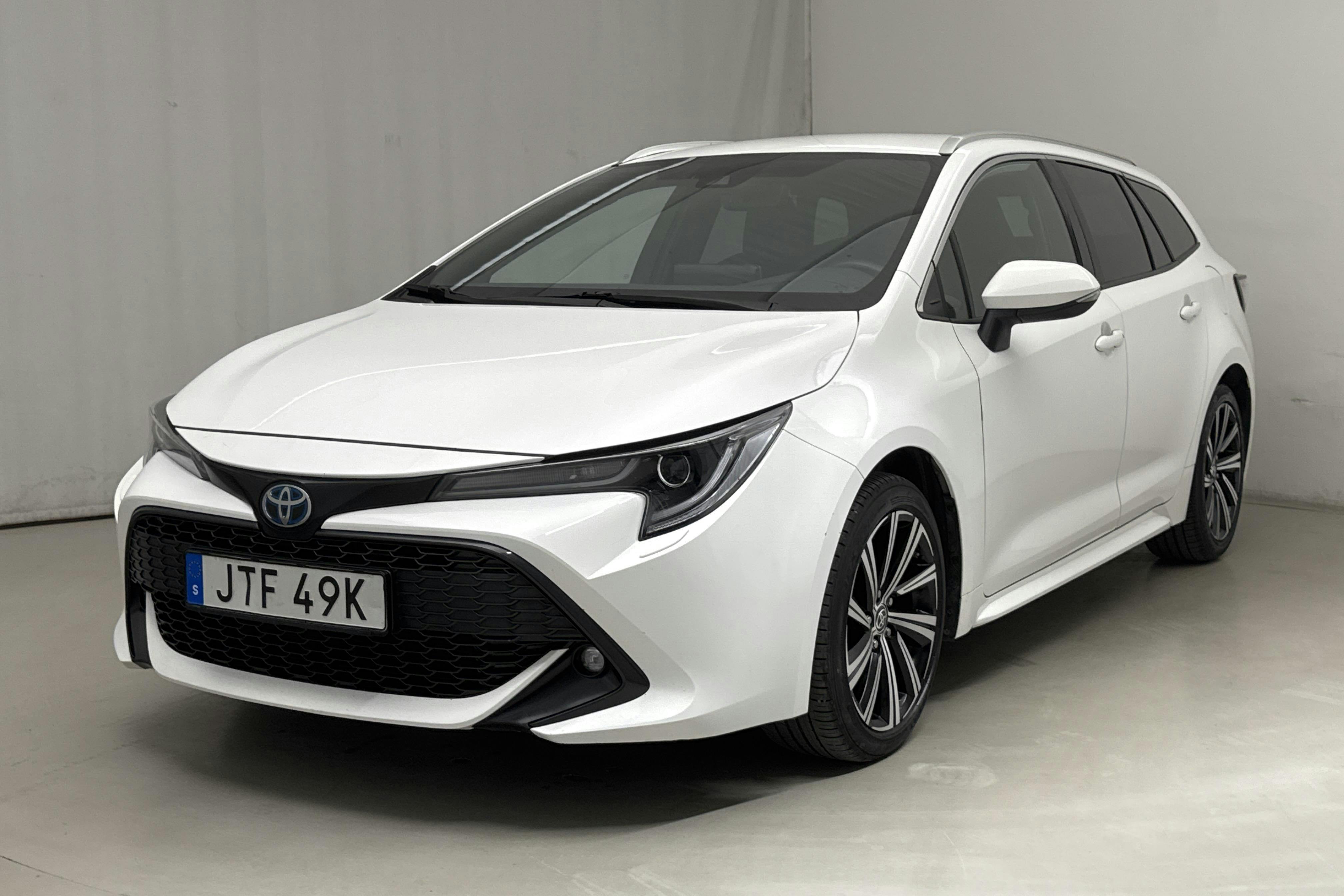 Presentation photo 1 of 15: Toyota Corolla 1.8 Hybrid Touring Sports (122hk) - 85 990 km - Automatic - white - 2022