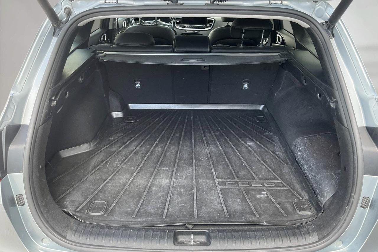 KIA Ceed 1.6 Plug-in Hybrid SW (141hk) - 18 078 mil - Automat - grå - 2020