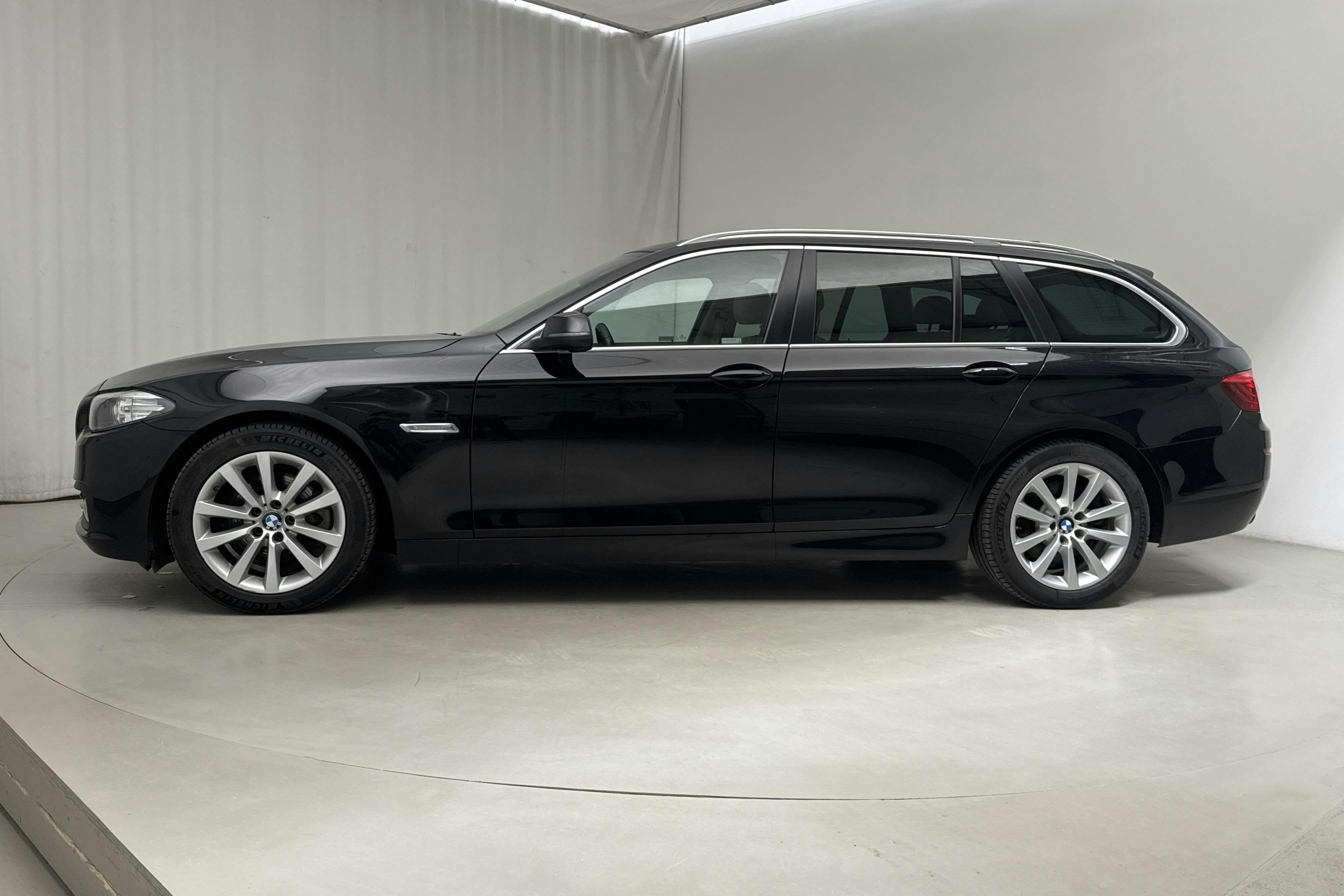BMW 520d xDrive Touring, F11 (190hk) - 10 668 mil - Automat - svart - 2017
