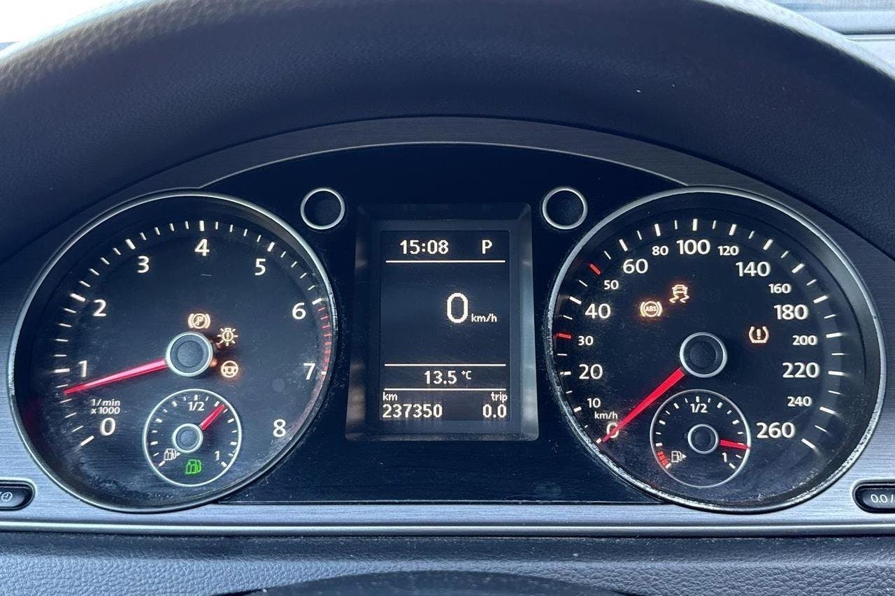 VW Passat 1.4 TSI EcoFuel Variant (150hk) - 23 735 mil - Automat - Light Grey - 2013