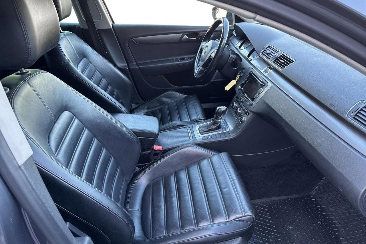 VW Passat 1.4 TSI EcoFuel Variant (150hk) - 23 735 mil - Automat - Light Grey - 2013
