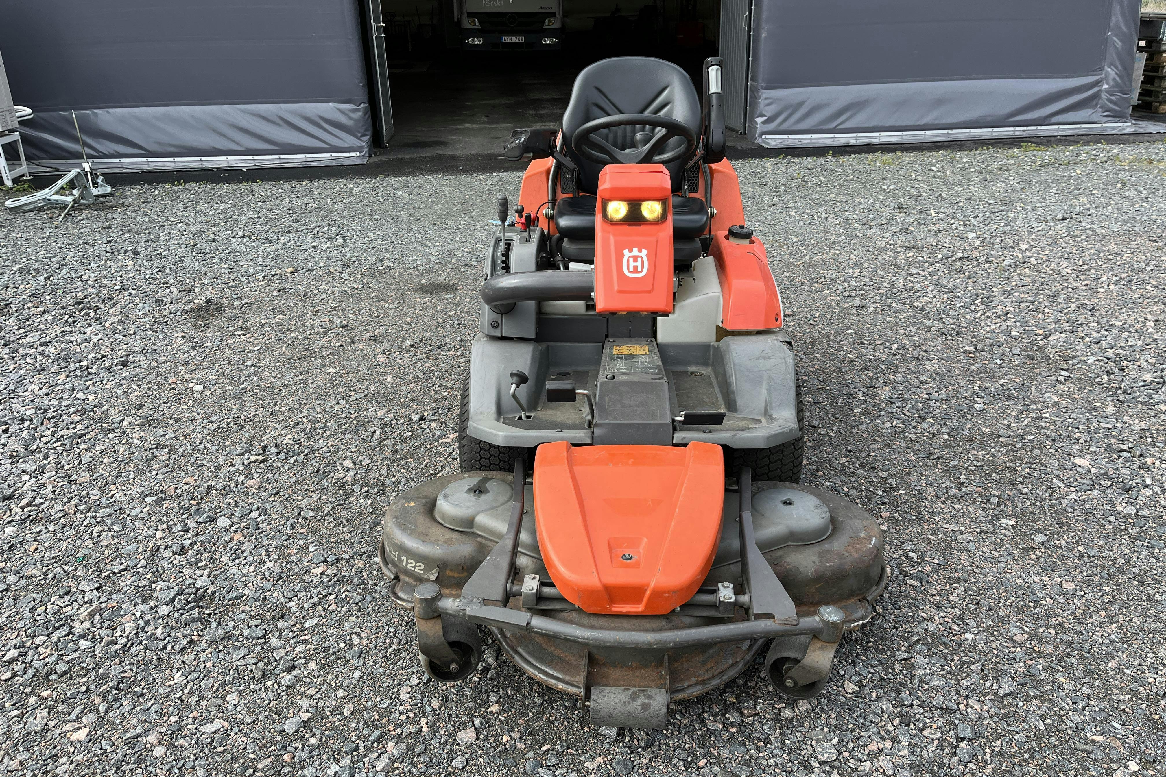 Presentationsfoto 2 av 46: Husqvarna P524 Åkgräsklippare -  - 2013
