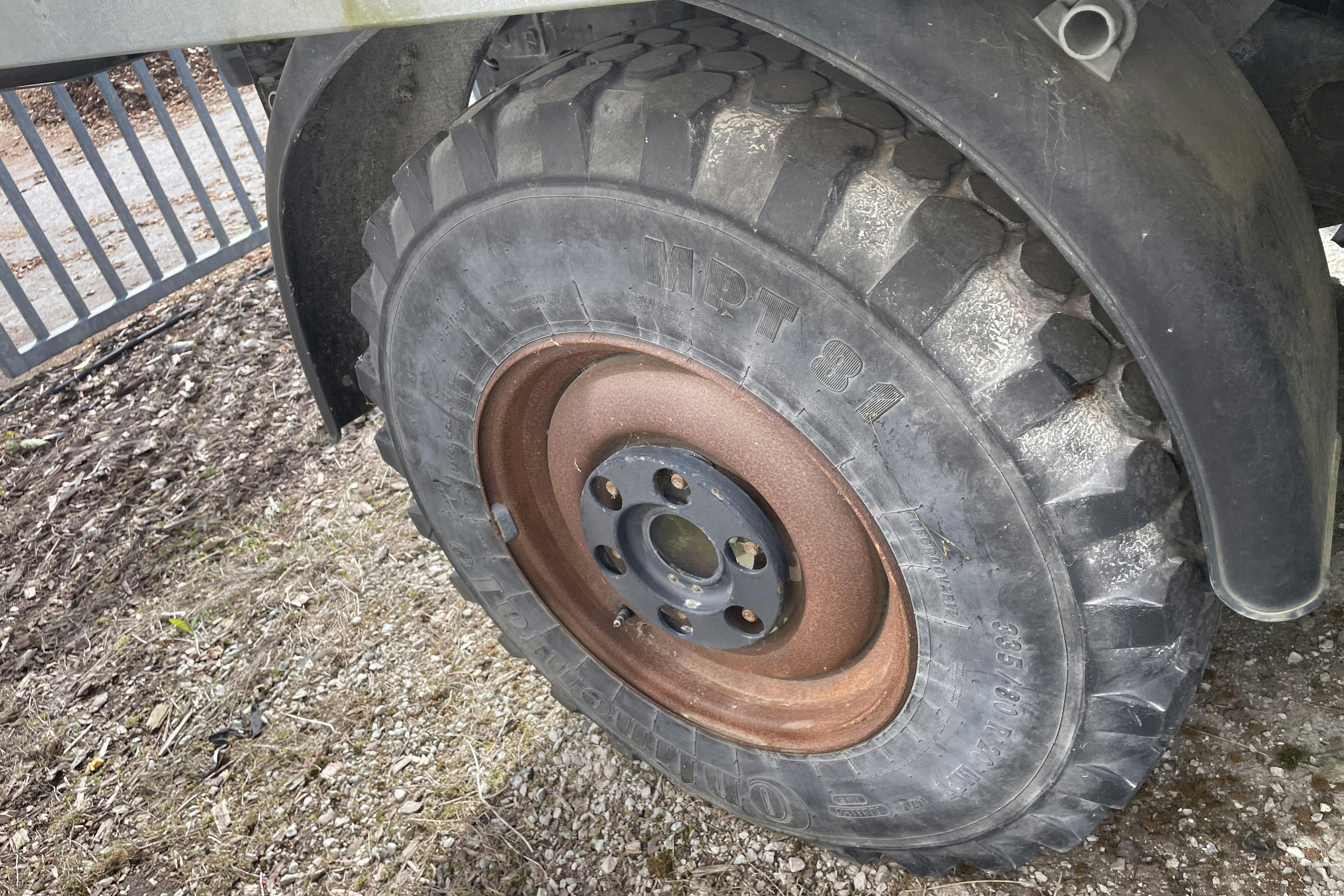 UNIMOG U100L - 248 537 km - Manuell - vit - 1996