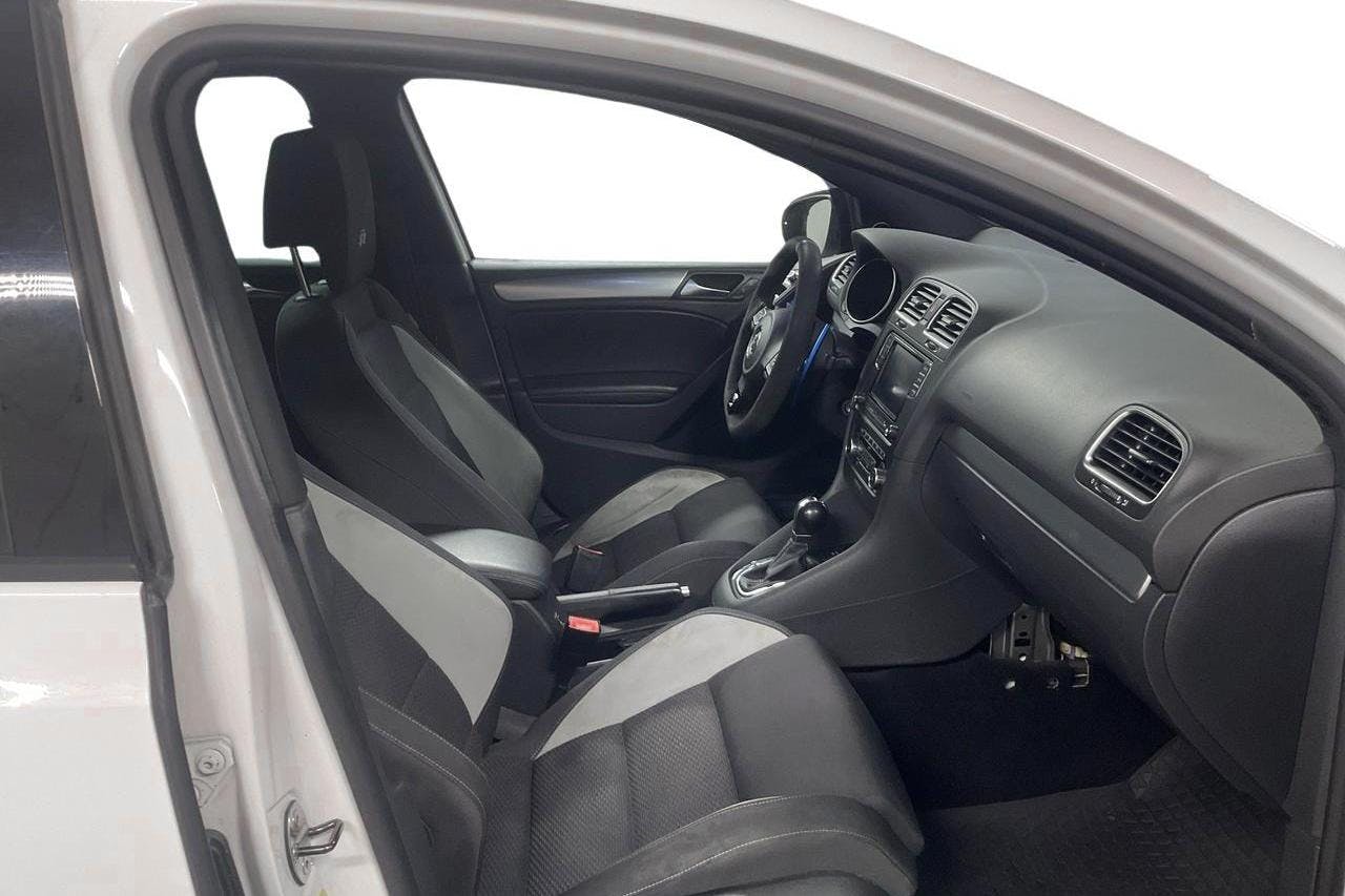 VW Golf R VI 4-MOTION 5dr (270hk) - 17 187 mil - Automat - vit - 2010