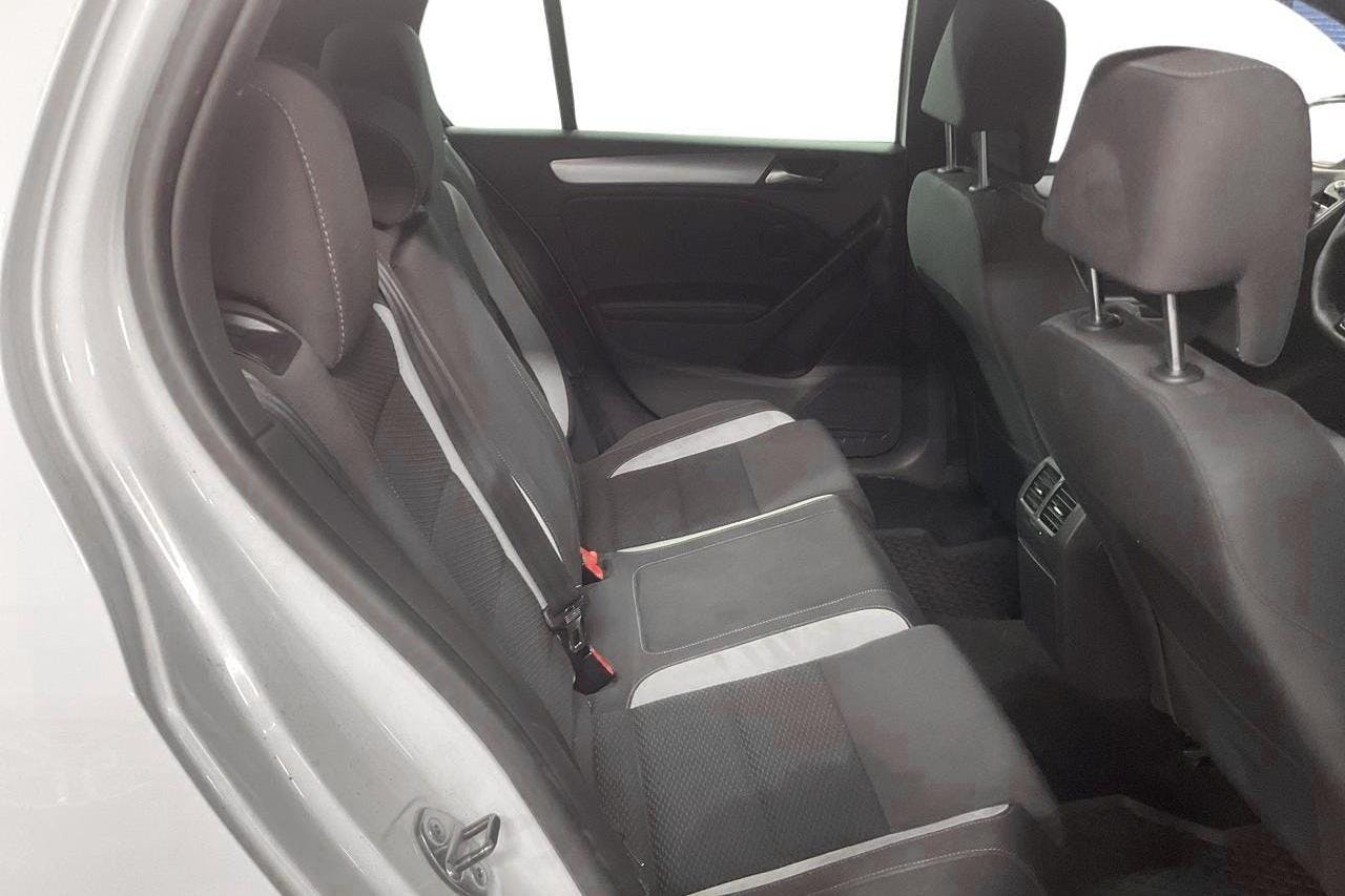 VW Golf R VI 4-MOTION 5dr (270hk) - 17 187 mil - Automat - vit - 2010
