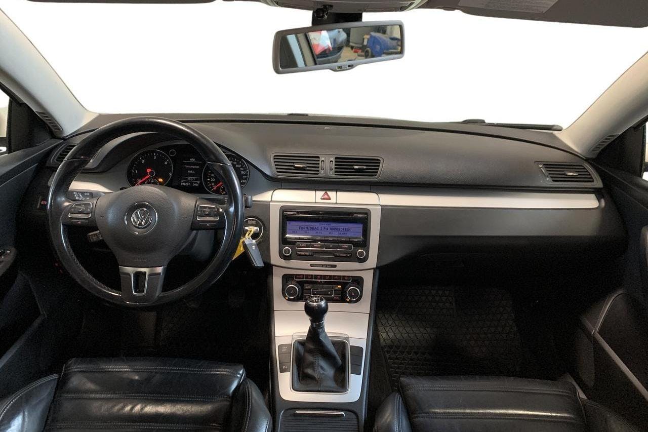 VW Passat 2.0 TDI Variant 4-Motion (140hk) - 19 829 mil - Manuell - vit - 2010