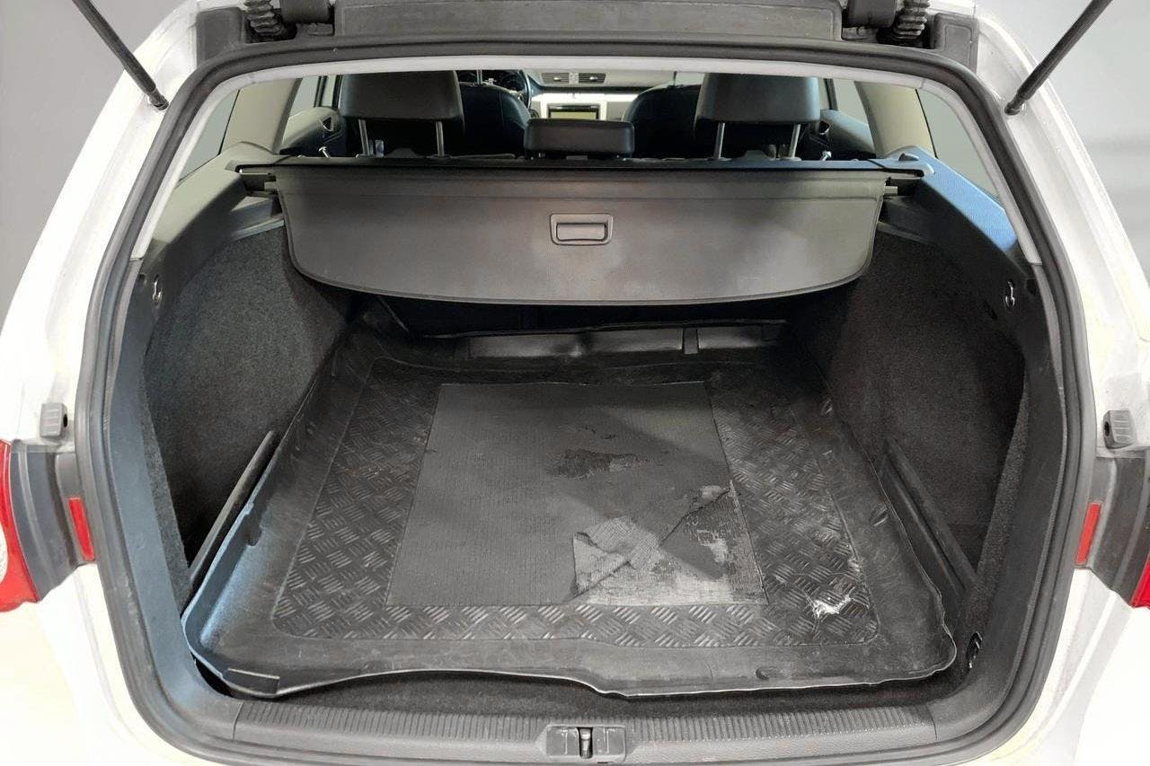 VW Passat 2.0 TDI Variant 4-Motion (140hk) - 19 829 mil - Manuell - vit - 2010