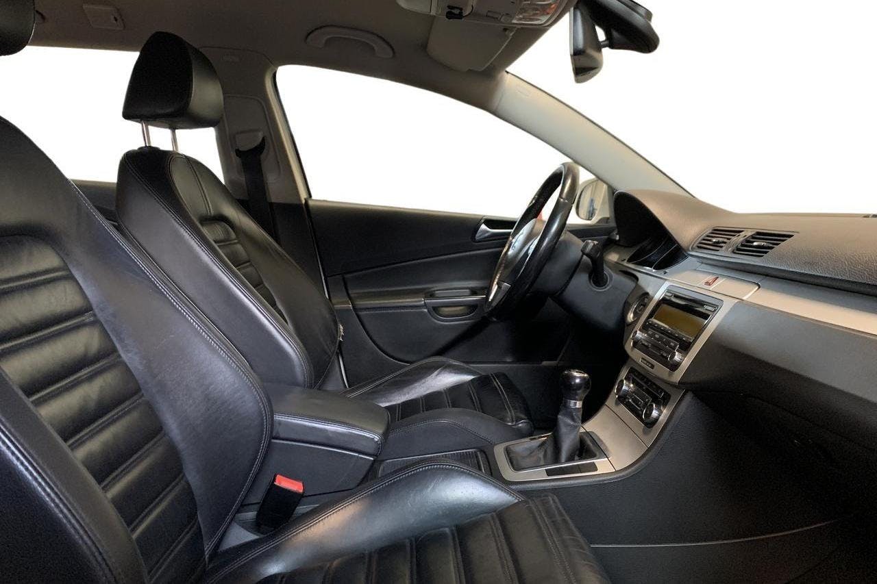 VW Passat 2.0 TDI Variant 4-Motion (140hk) - 19 829 mil - Manuell - vit - 2010