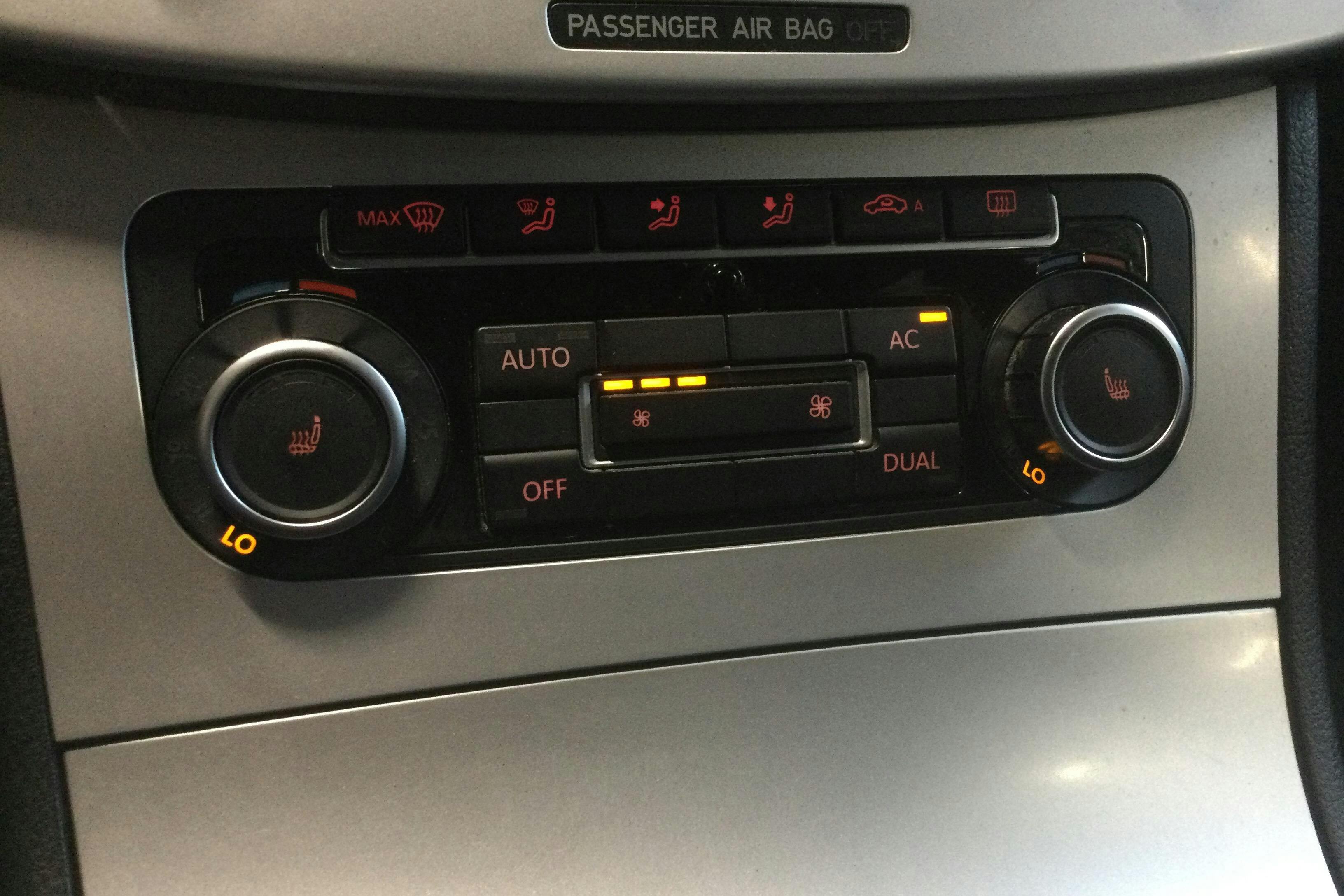 VW Passat 2.0 TDI Variant 4-Motion (140hk) - 19 829 mil - Manuell - vit - 2010
