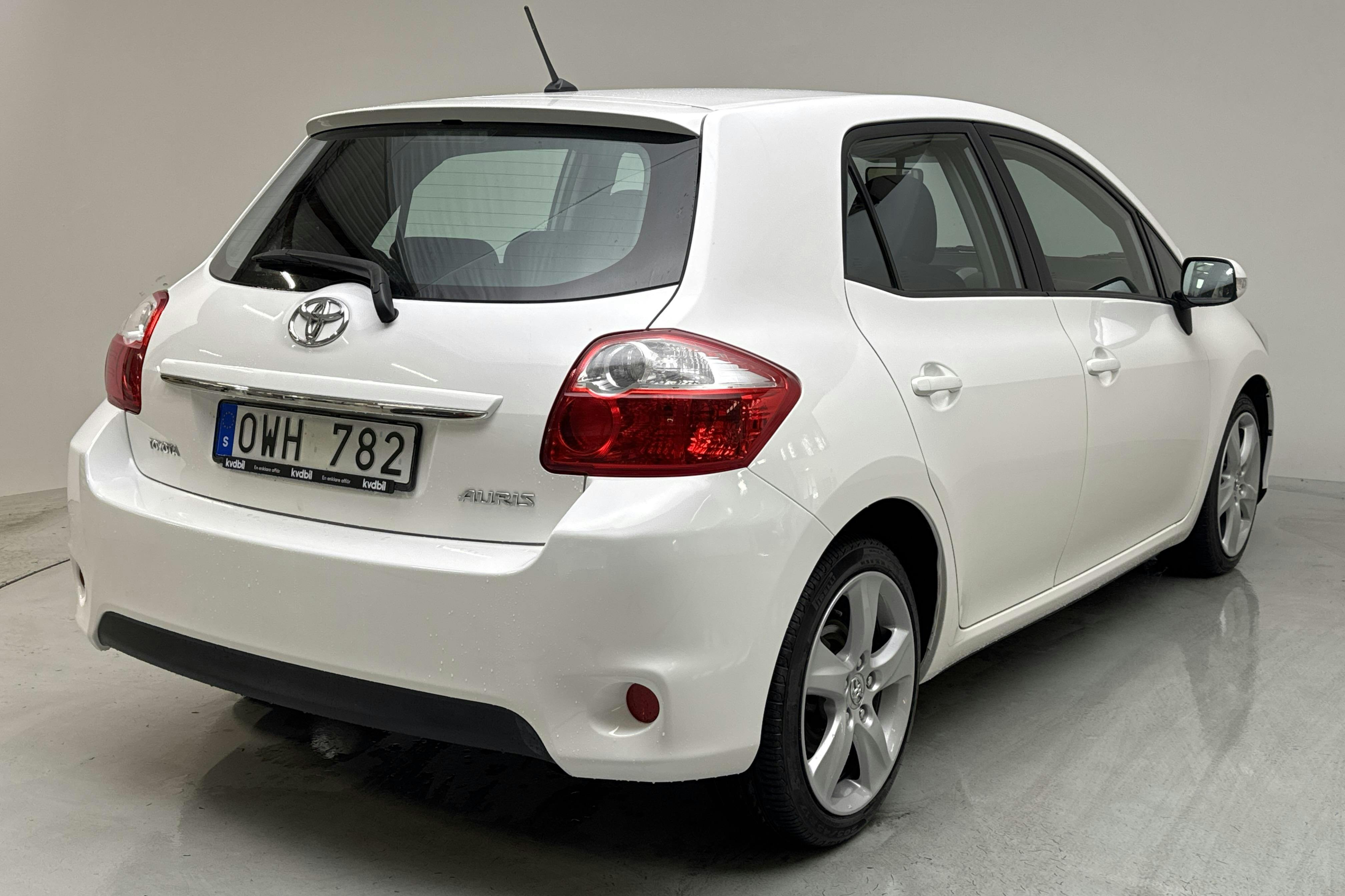 Toyota Auris 1.4 D-4D 5dr (90hk) - 12 306 mil - Manuell - vit - 2012