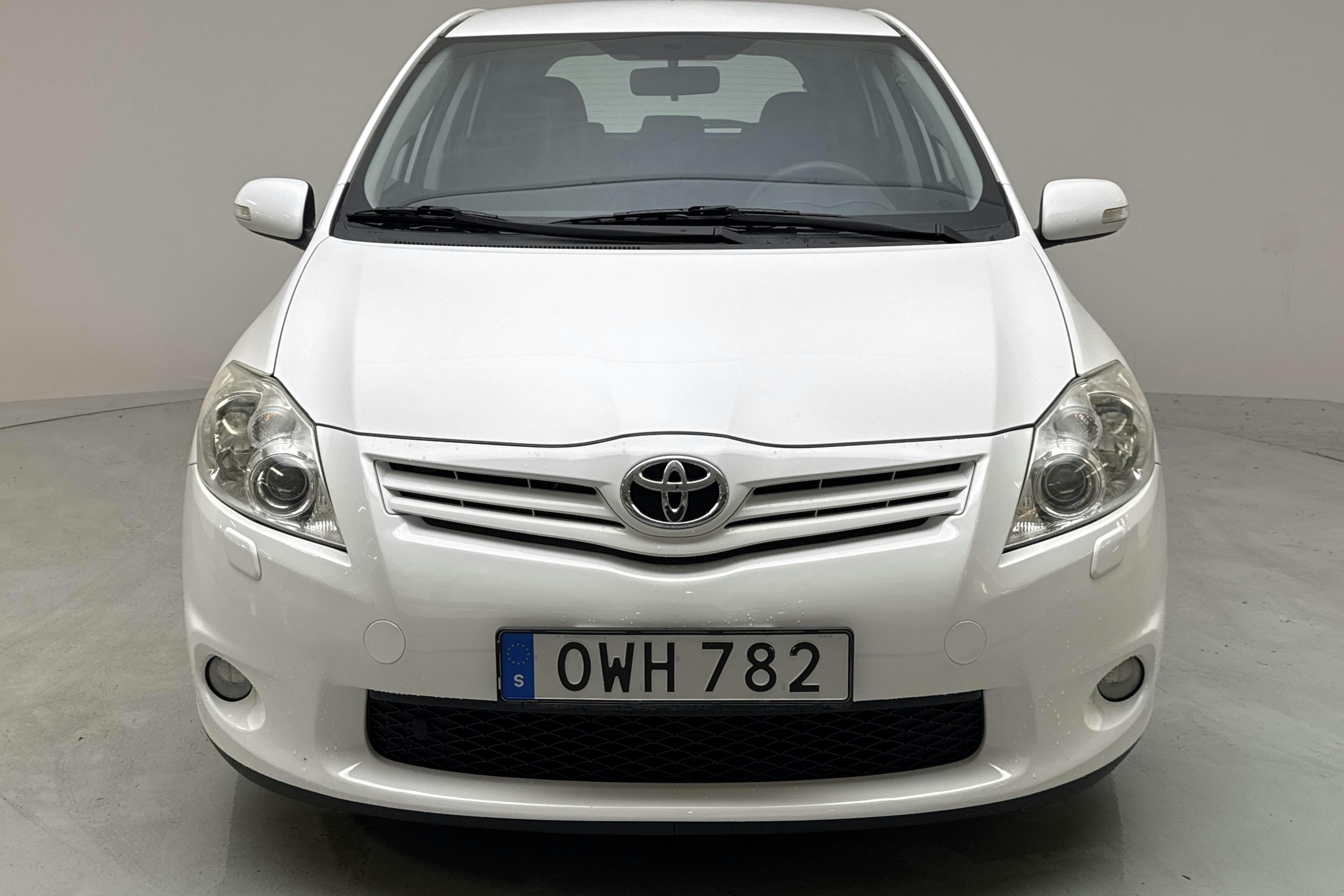 Toyota Auris 1.4 D-4D 5dr (90hk) - 12 306 mil - Manuell - vit - 2012