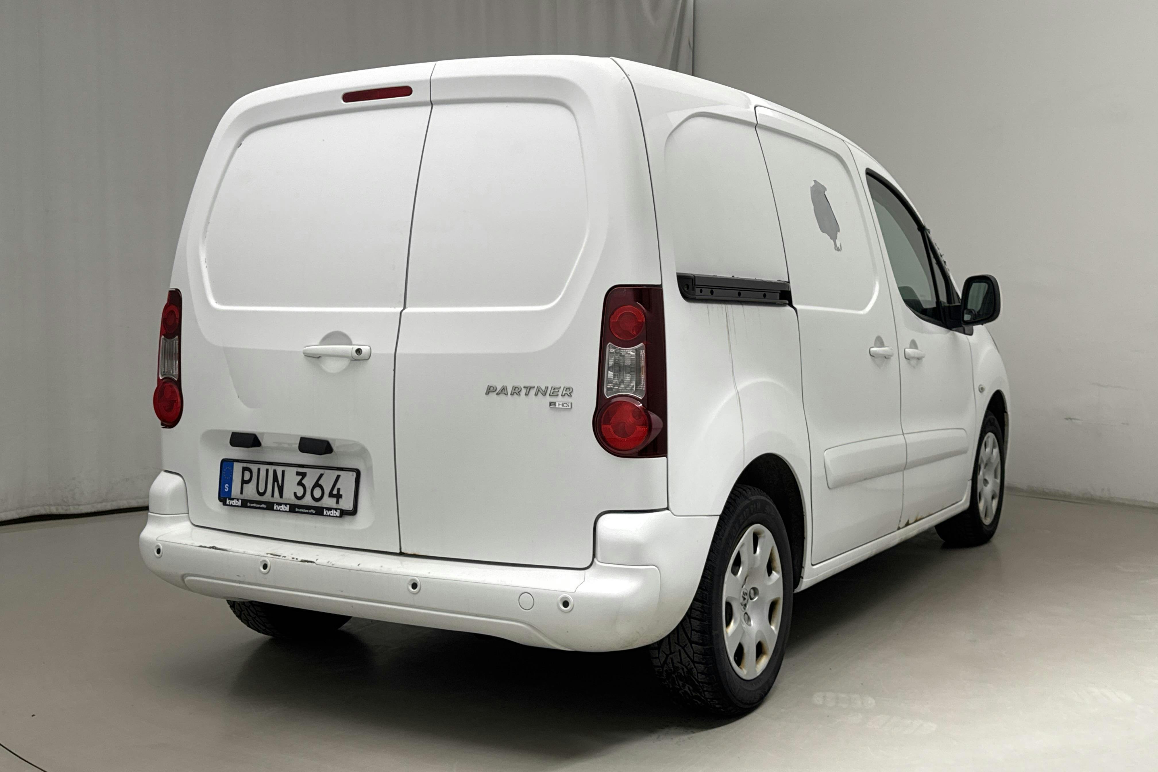 Peugeot Partner 1.6 e-HDI Skåp (90hk) - 168 240 km - Automatic - white - 2015