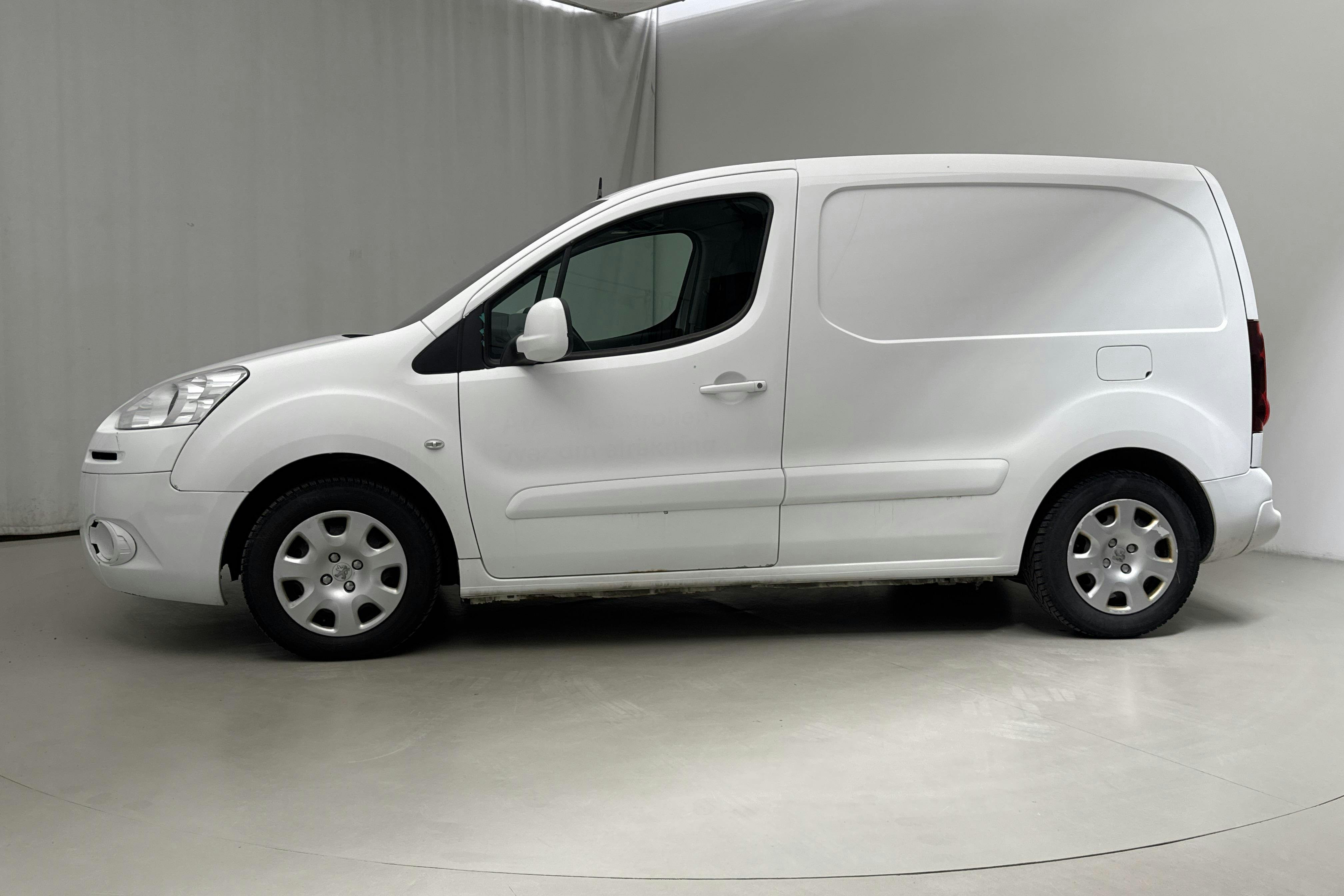 Peugeot Partner 1.6 e-HDI Skåp (90hk) - 168 240 km - Automatic - white - 2015