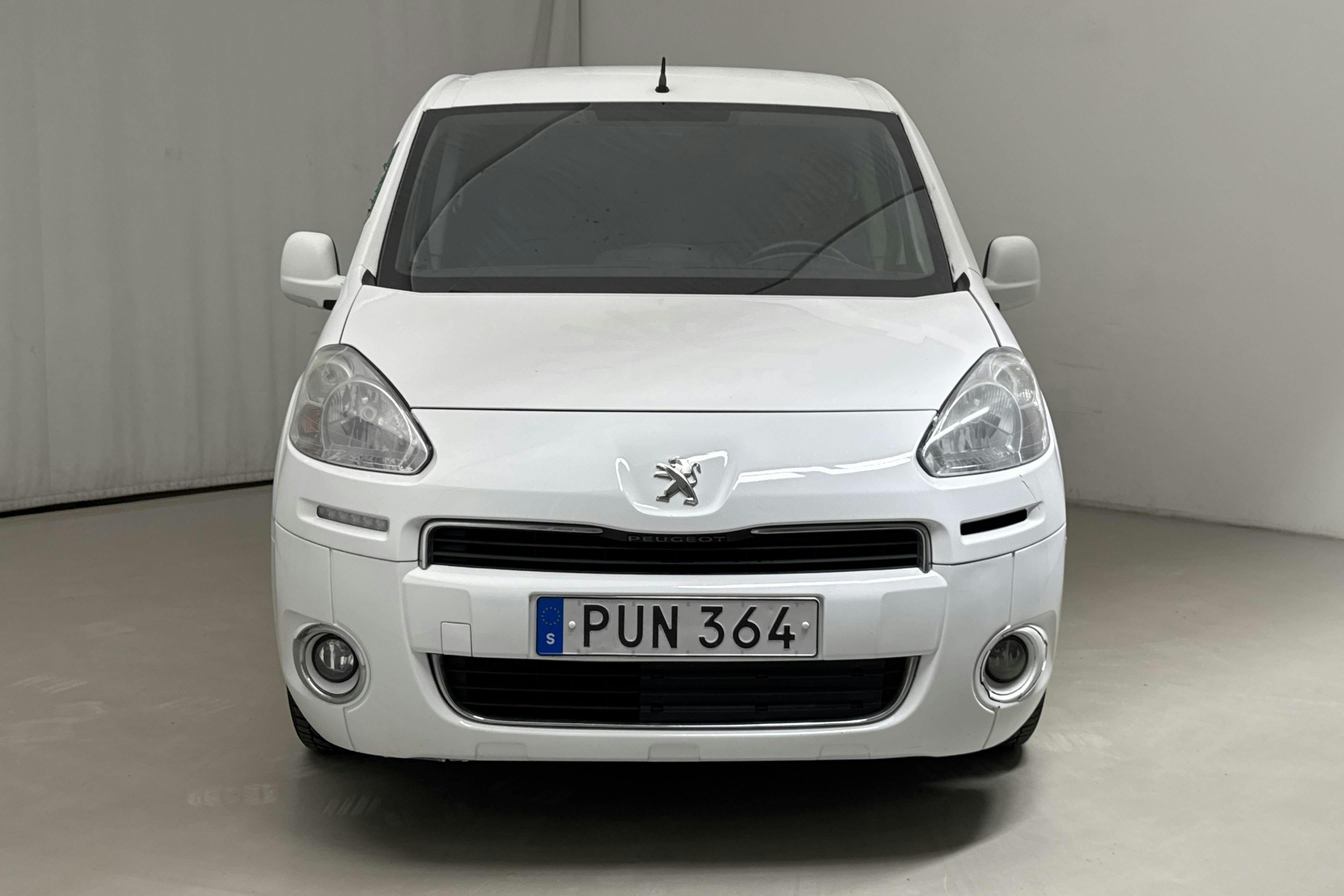 Peugeot Partner 1.6 e-HDI Skåp (90hk) - 168 240 km - Automatic - white - 2015
