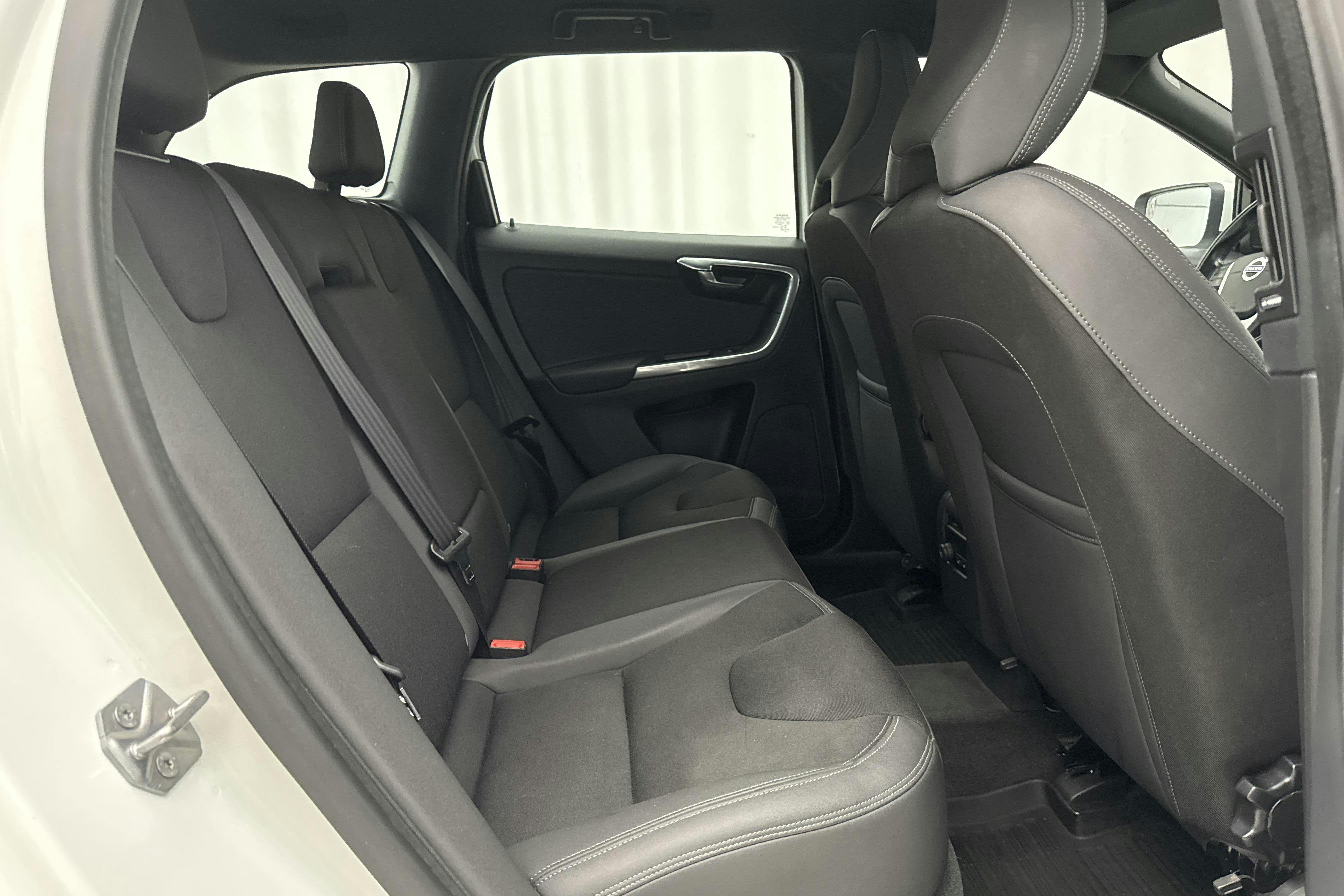 Volvo XC60 D4 AWD (181hk) - 20 084 mil - Automat - vit - 2014
