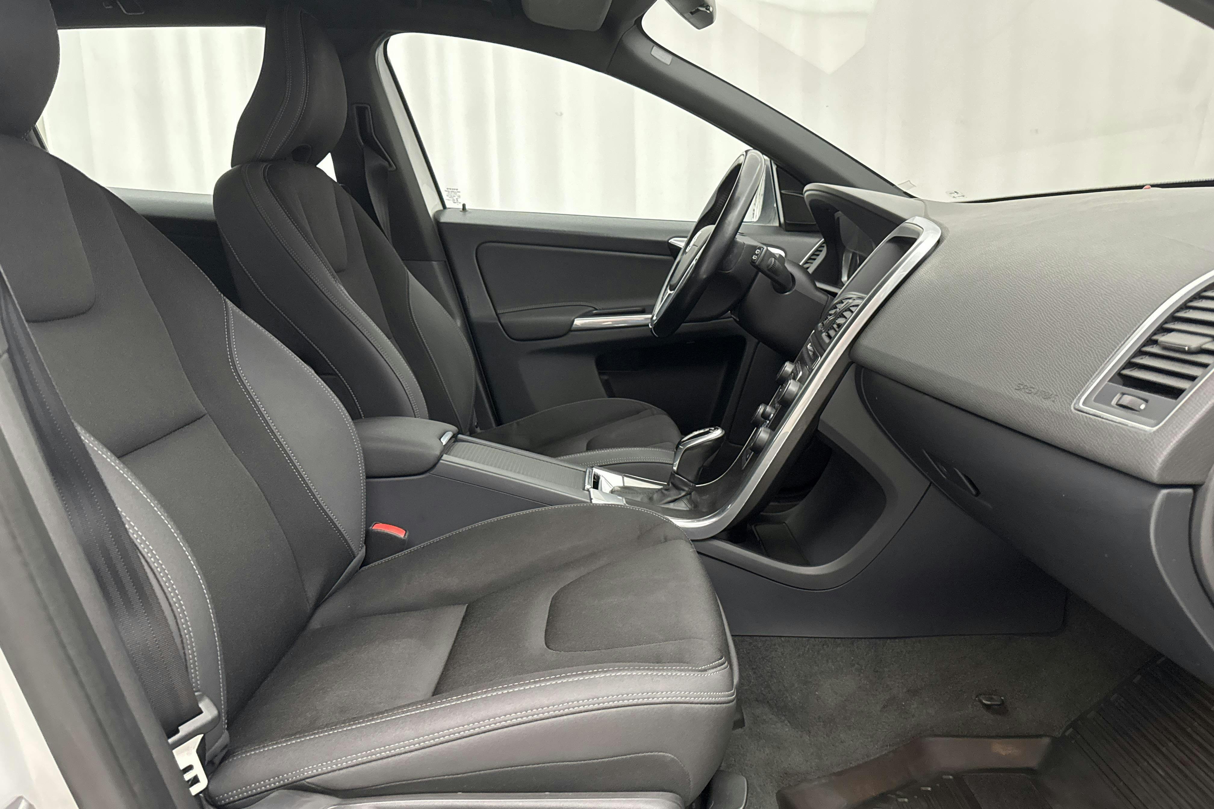 Volvo XC60 D4 AWD (181hk) - 20 084 mil - Automat - vit - 2014