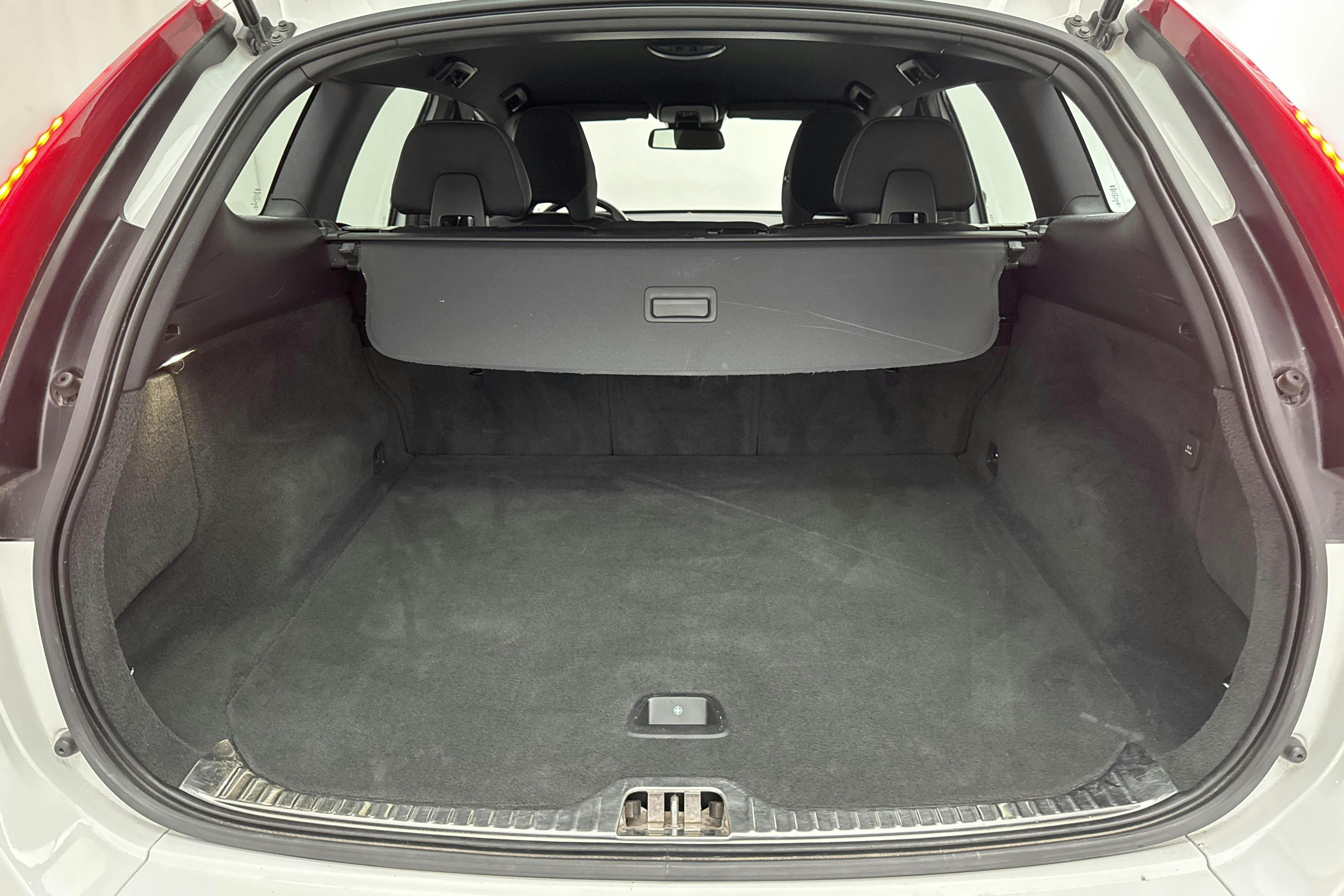 Volvo XC60 D4 AWD (181hk) - 20 084 mil - Automat - vit - 2014