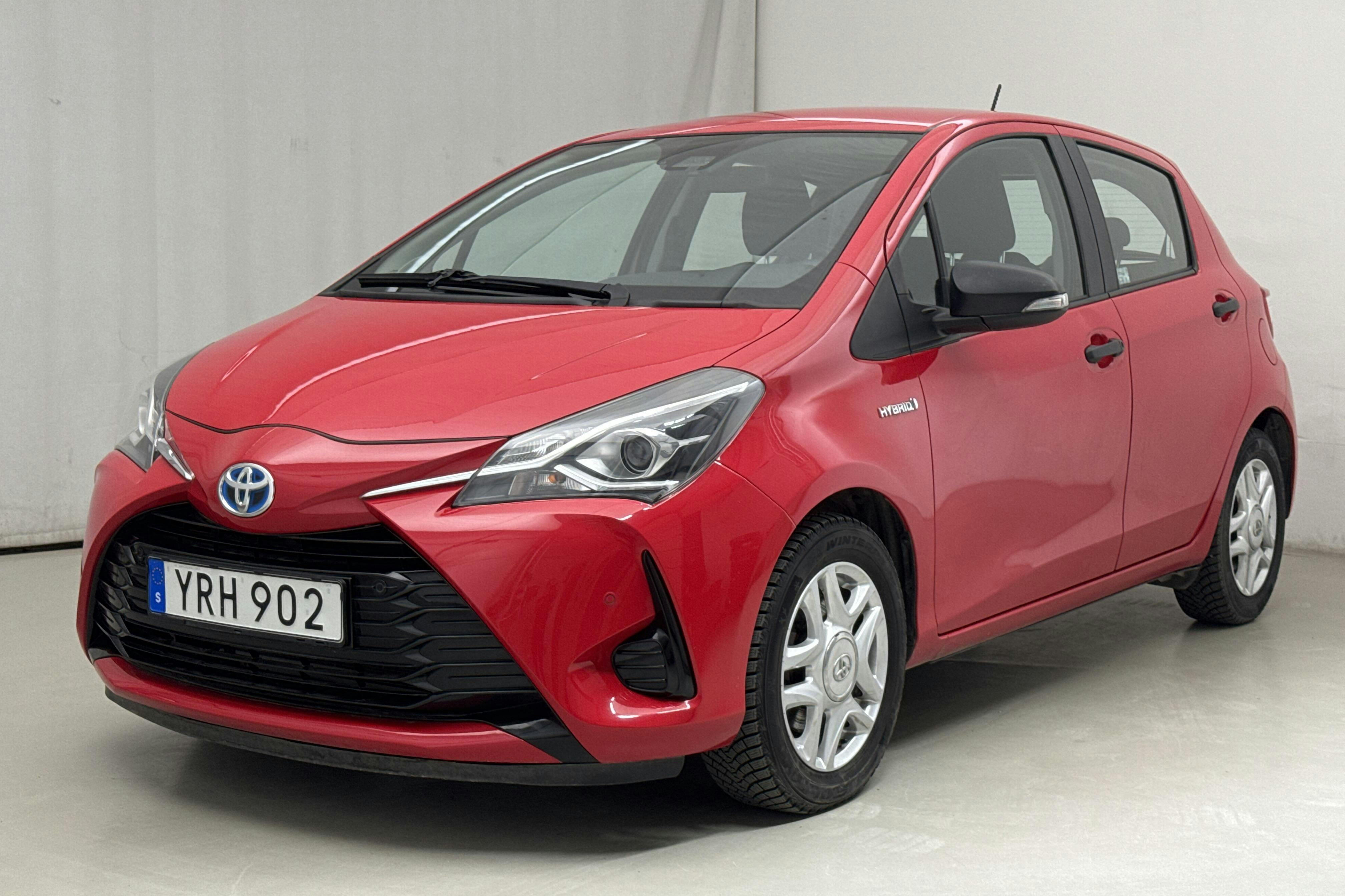 Toyota Yaris 1.5 Hybrid 5dr (101hk) - 62 720 km - Automatic - red - 2017