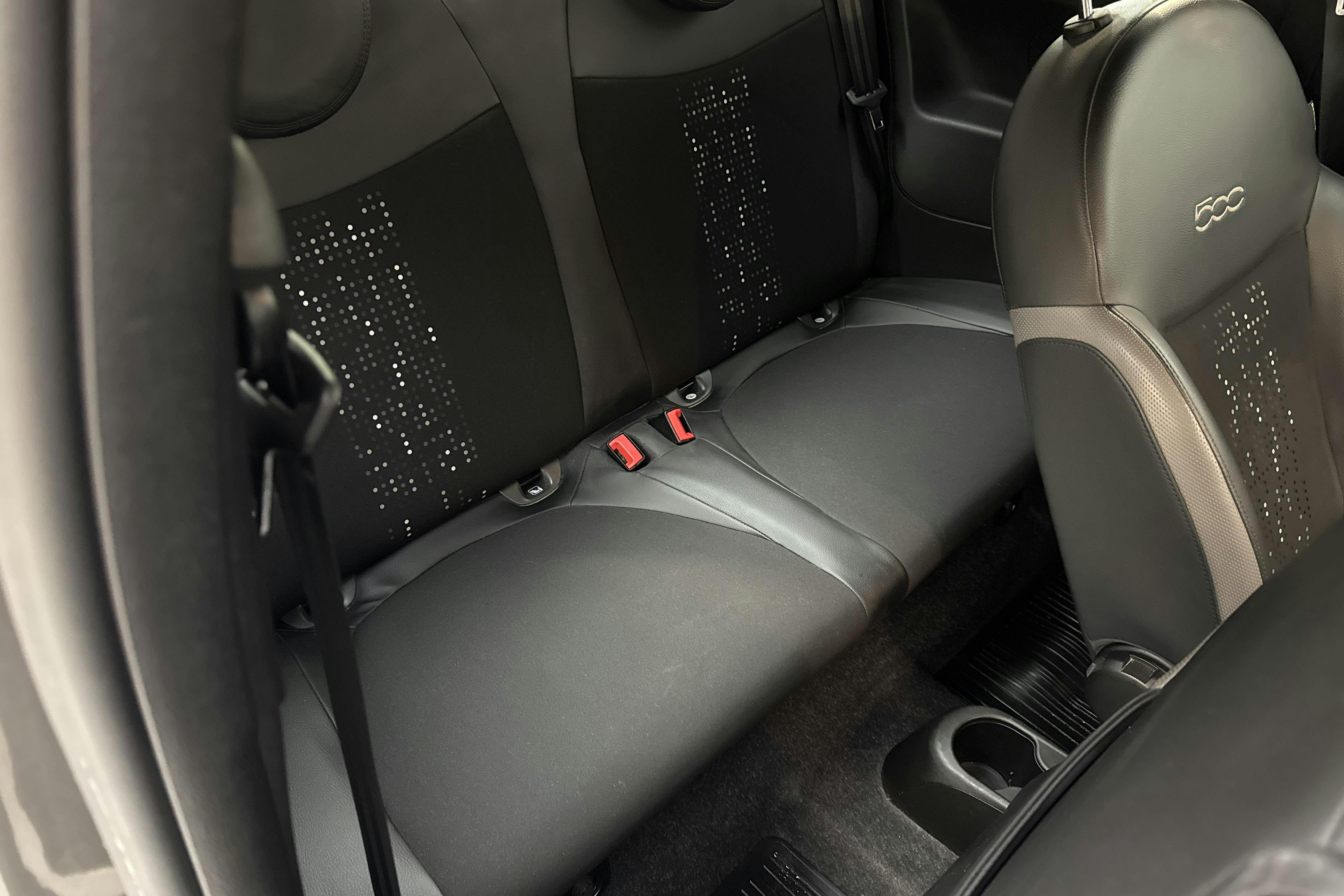 Fiat 500 Hybrid (70hk) - 4 849 mil - Manuell - grå - 2022
