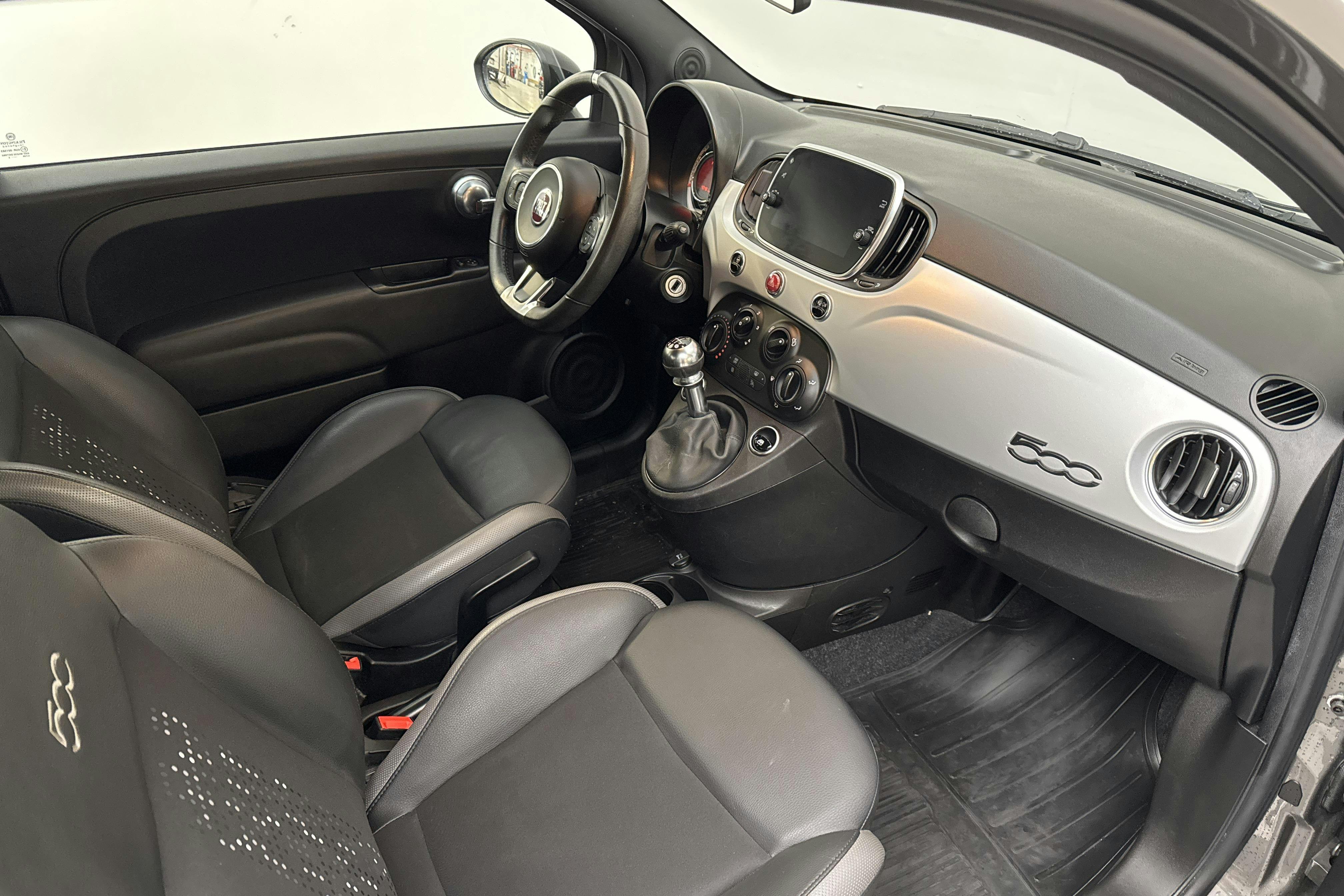 Fiat 500 Hybrid (70hk) - 4 849 mil - Manuell - grå - 2022