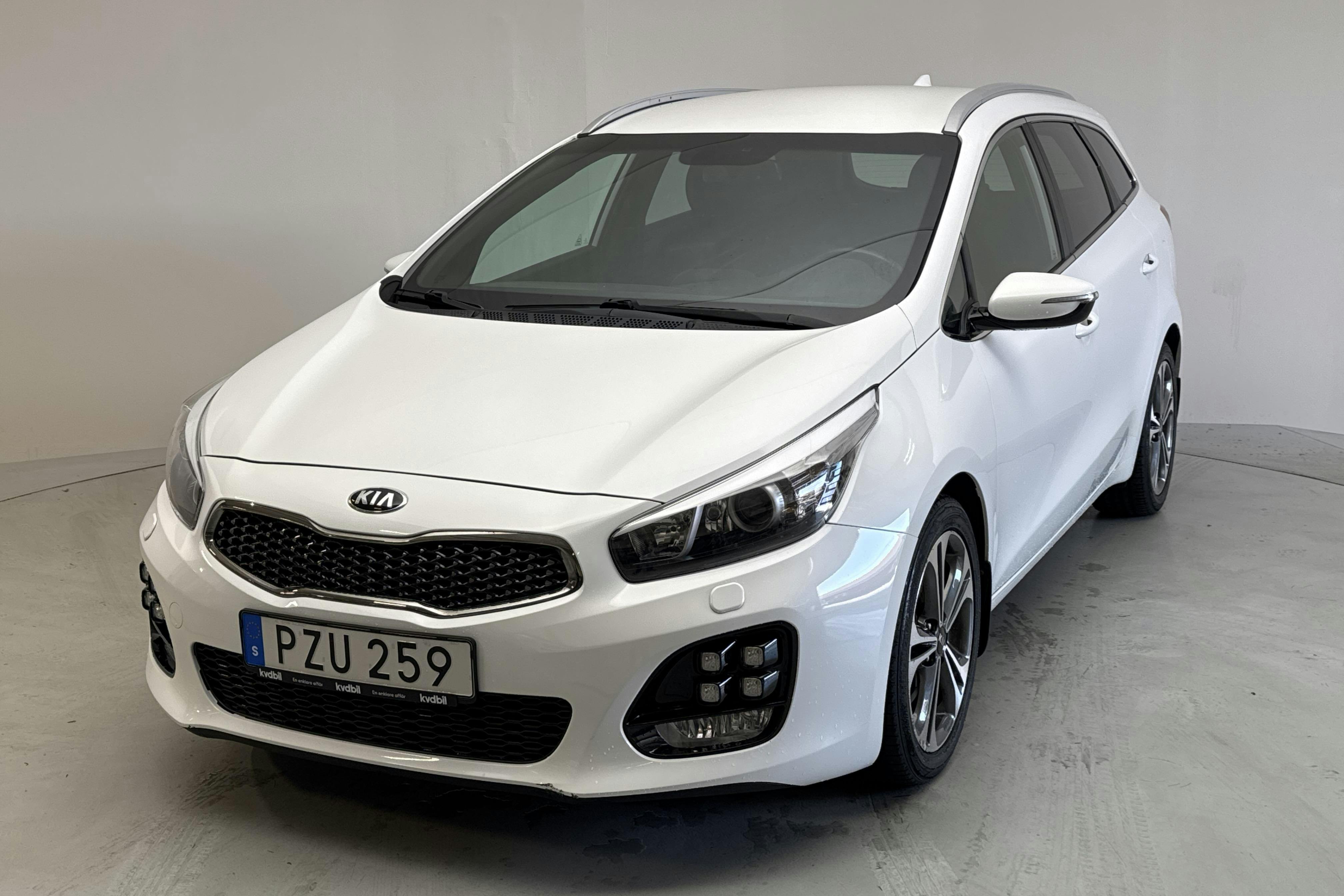KIA Cee'd 1.6 SW (135hk) - 73 550 km - Automaattinen - valkoinen - 2018