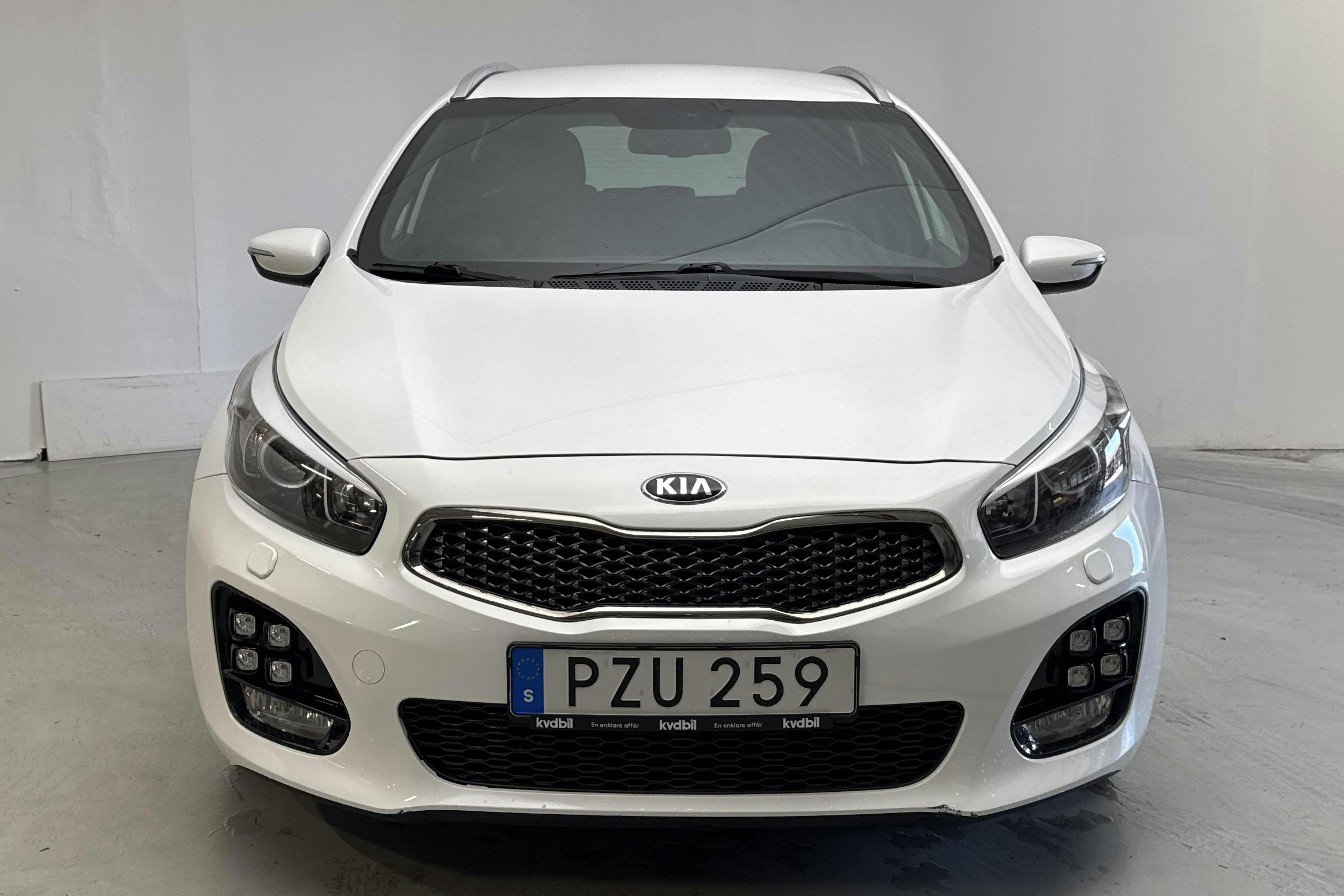 KIA Cee'd 1.6 SW (135hk) - 7 355 mil - Automat - vit - 2018