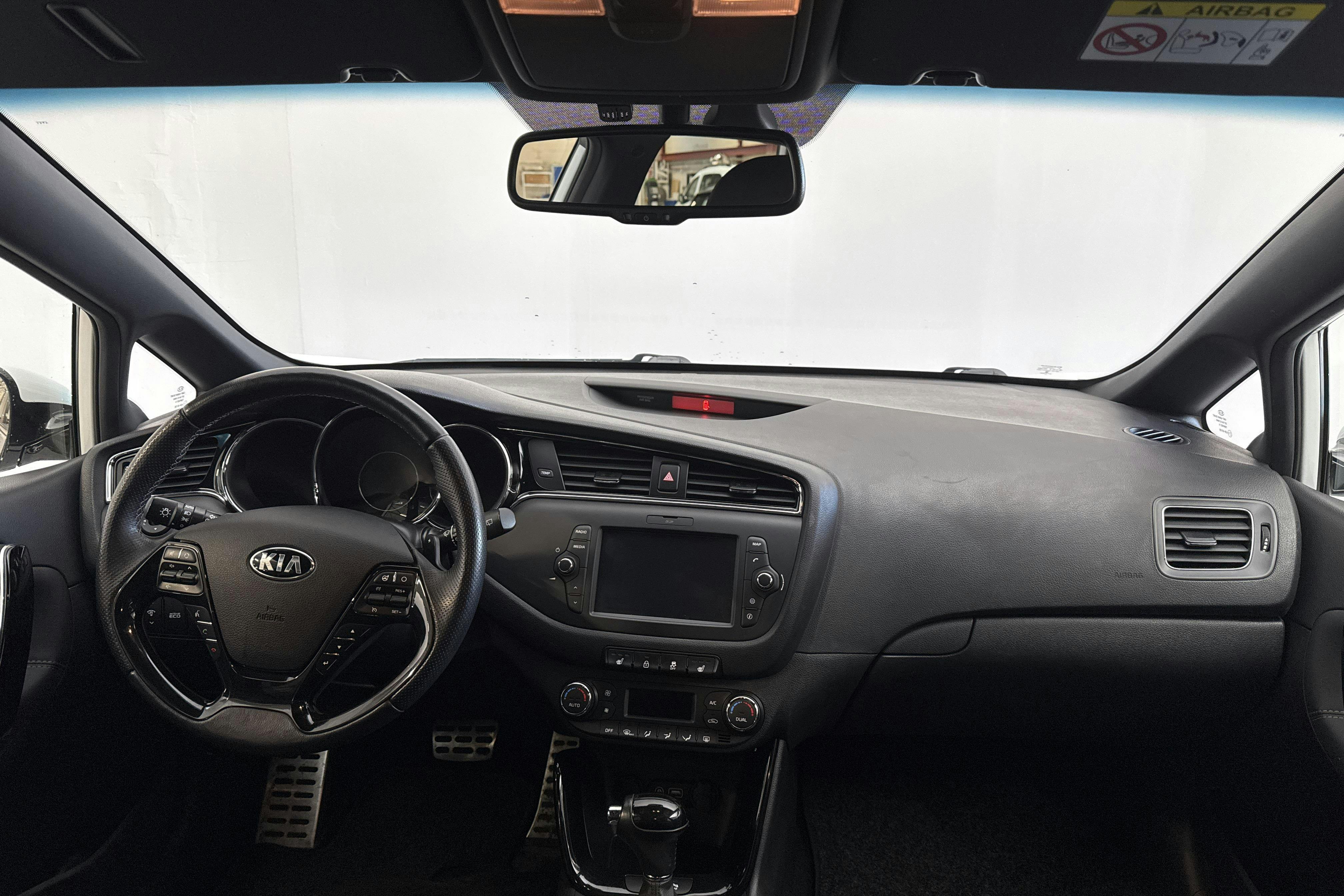 KIA Cee'd 1.6 SW (135hk) - 7 355 mil - Automat - vit - 2018