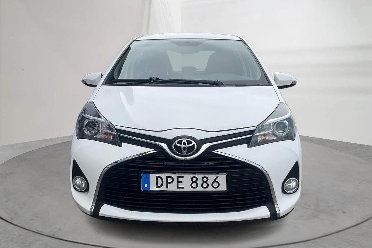 Toyota Yaris 1.33 5dr (100hk) - 12 312 mil - Manuell - vit - 2015